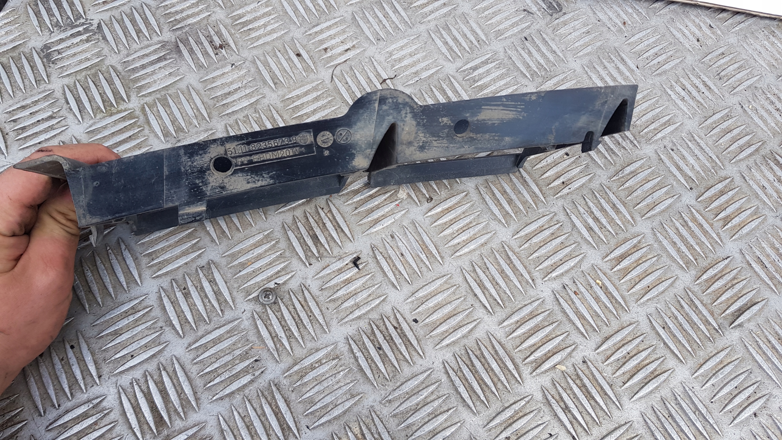BMW E39 grid of a bumper left right 8235673