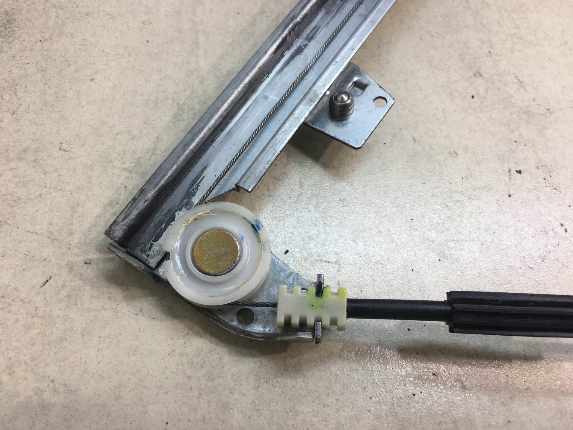 window regulator right front 307 SW 9634457280