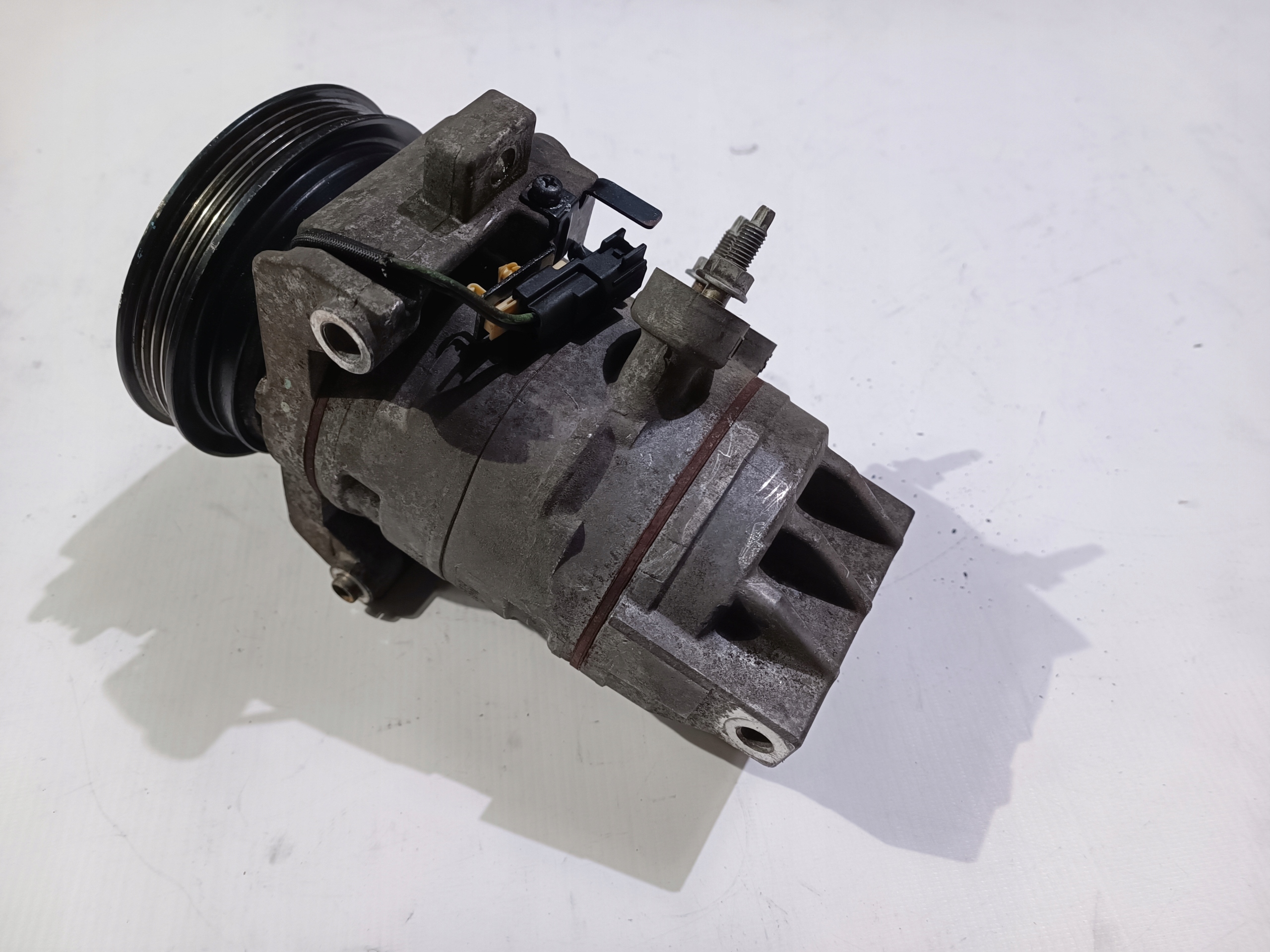 Ford OE BR33-19D629-AE Компрессор кондиционера,