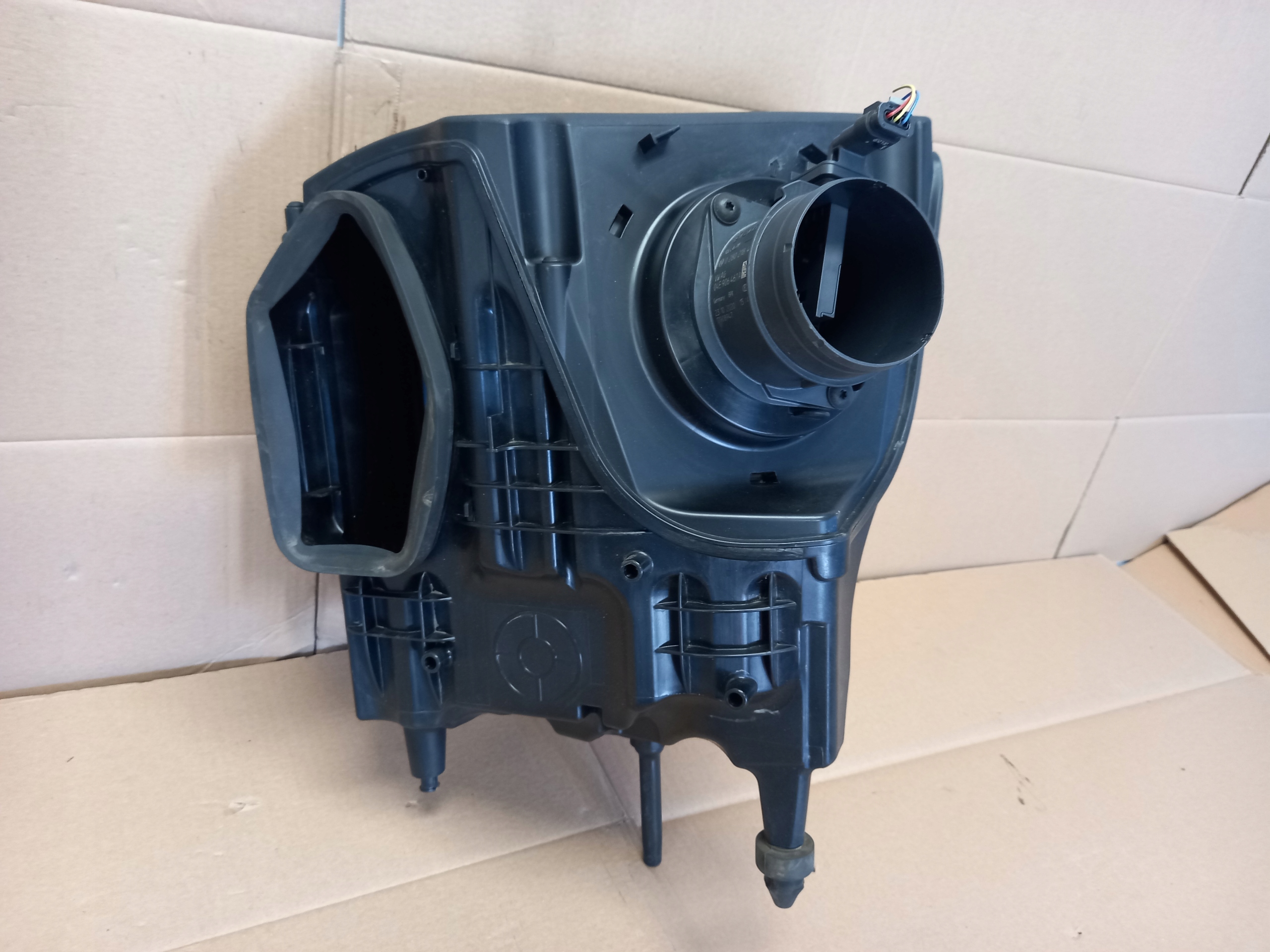 OBUDOWA FILTRA POWIETRZA PRZEPŁYWOMIERZ AUDI Q5 2.0 TDI 2017-80A133835BG