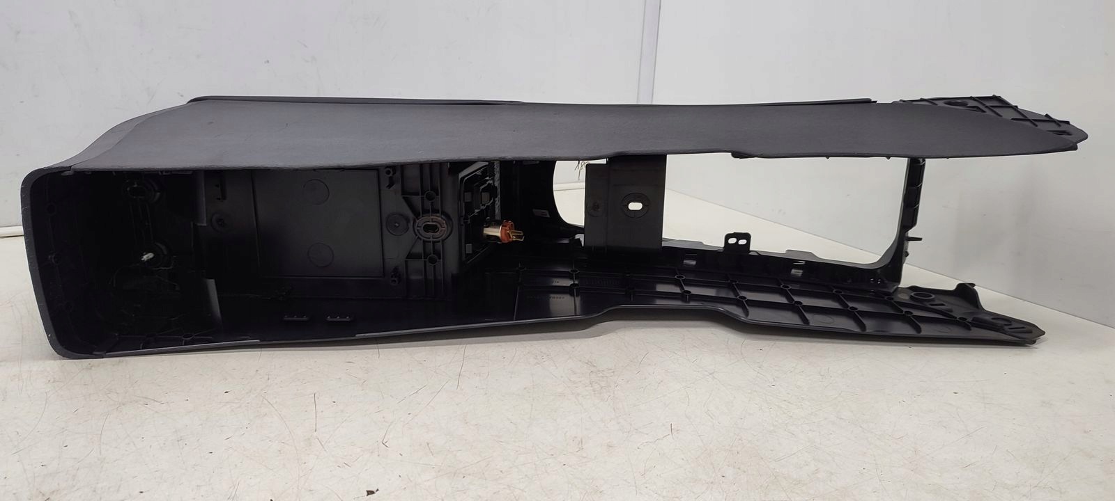 bracciolo tunel Toyota Avensis T27