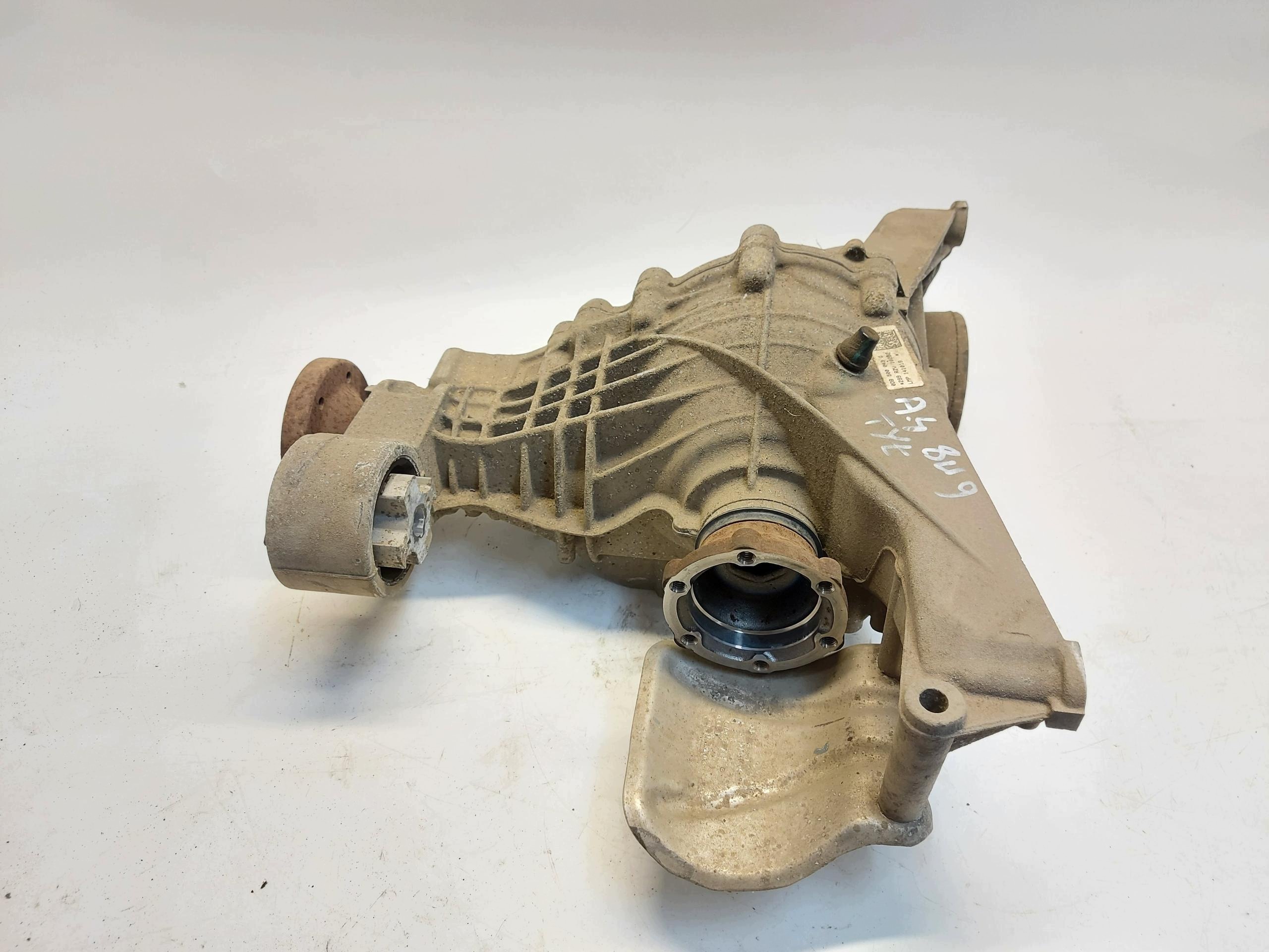 Audi A4 B9 8W LIFT Kombi 8W9 differential diff rear part 0DB500043