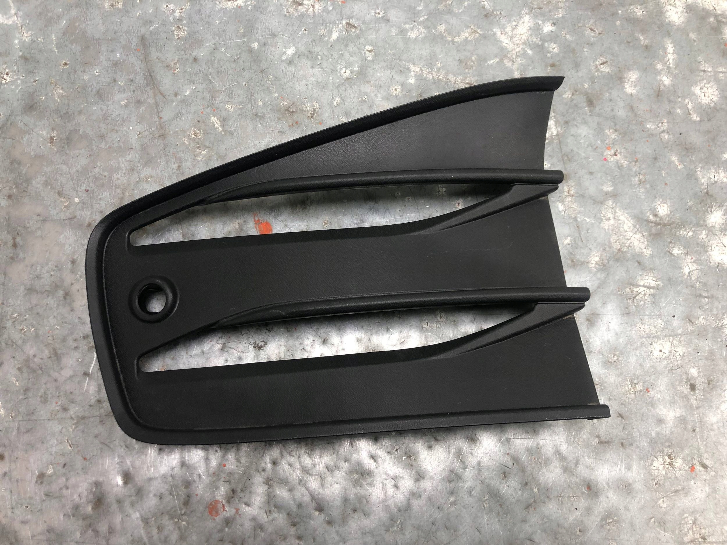 grid of a bumper left front VW GOLF VIII LIFT 5H0853665P