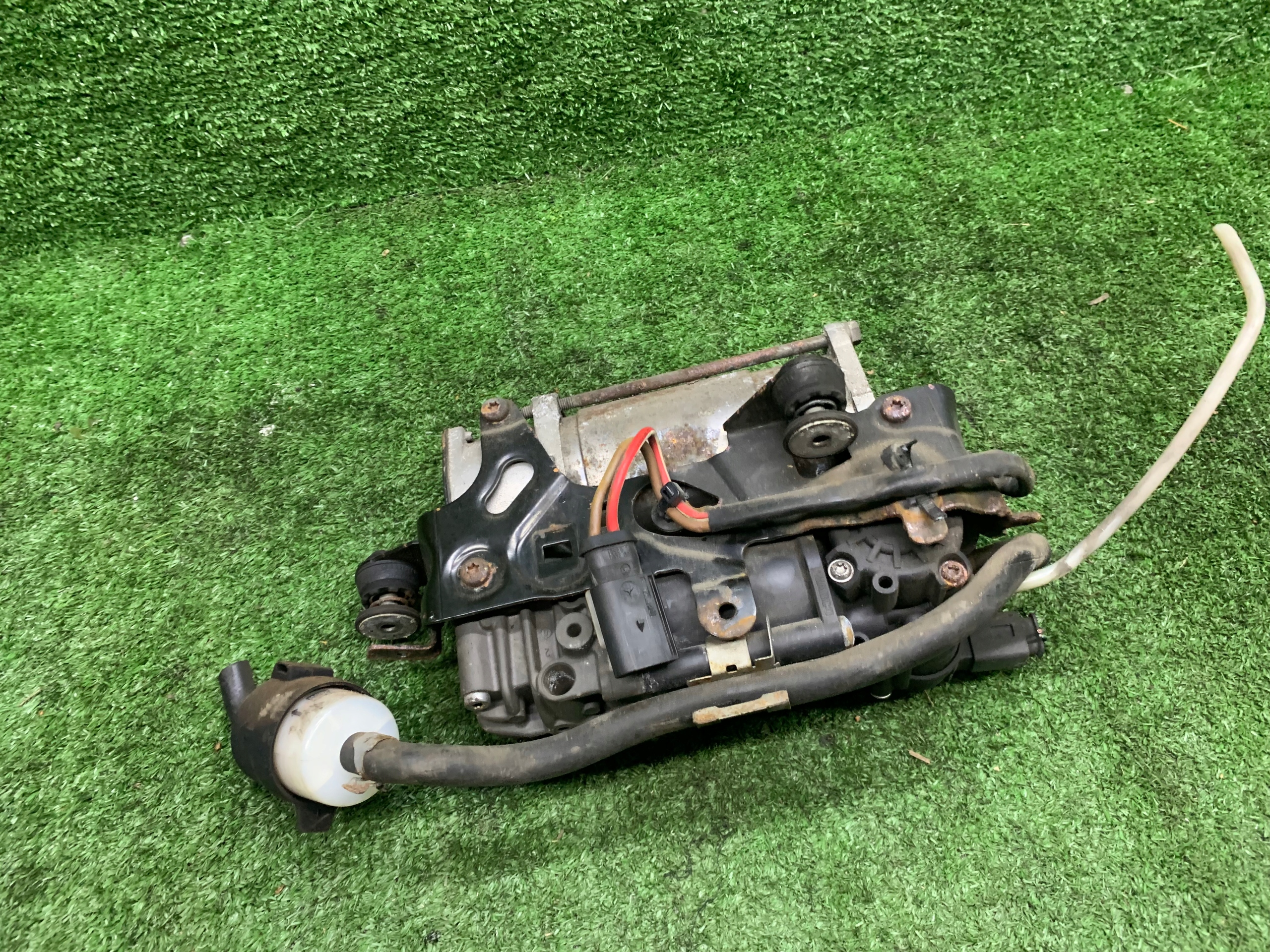 compressor; pump springing AIRMATIC A2123200404 MERCEDES W212 W218