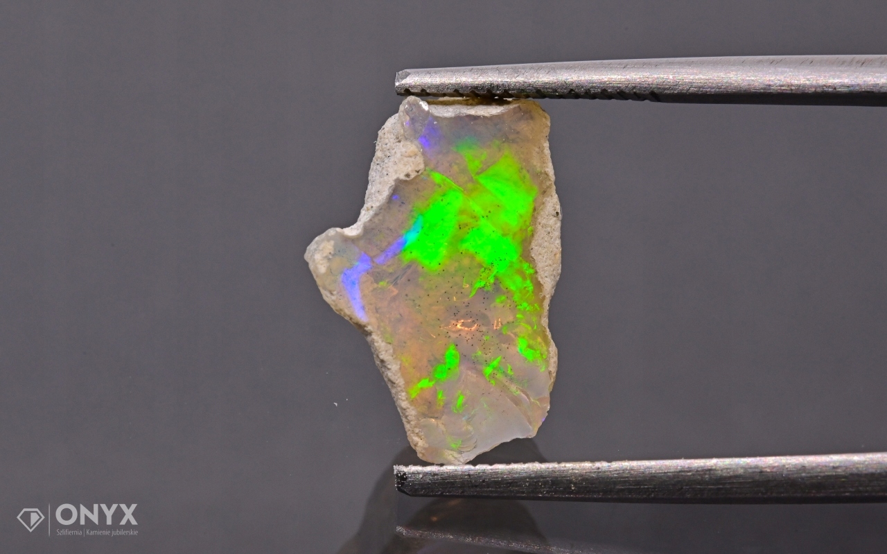 Opal z Etiopie hrudky 13,5x10 mm