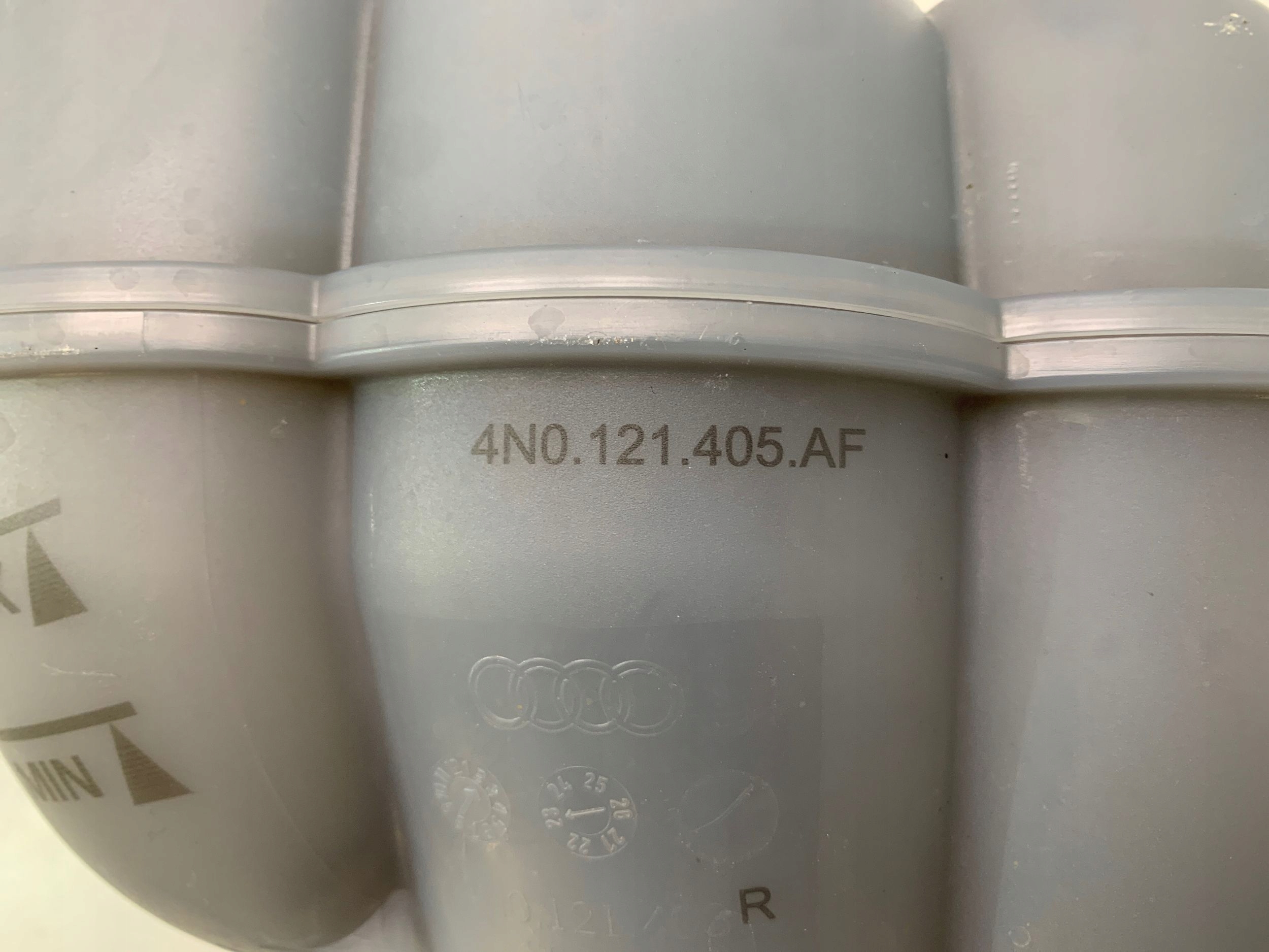 Audi A8 4N D5 бачок расширительный 4N0121405AF
