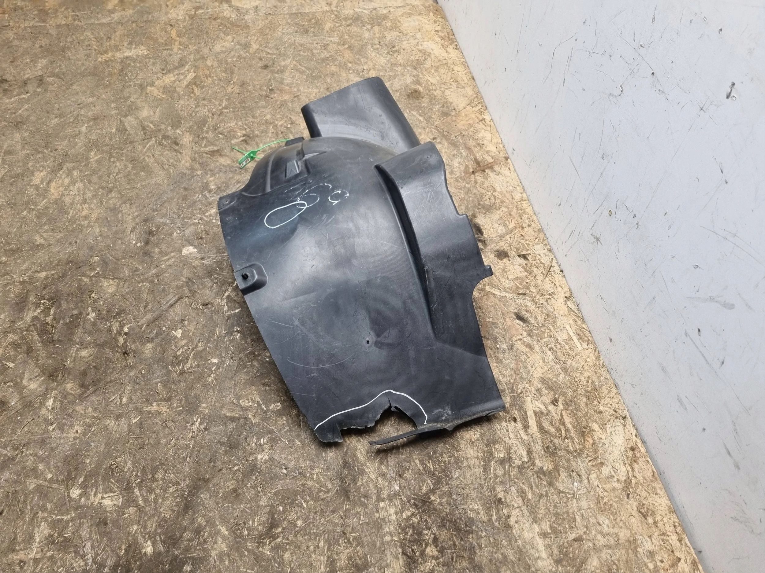 mudguard right front A1696982630 MERCEDES W169 W245