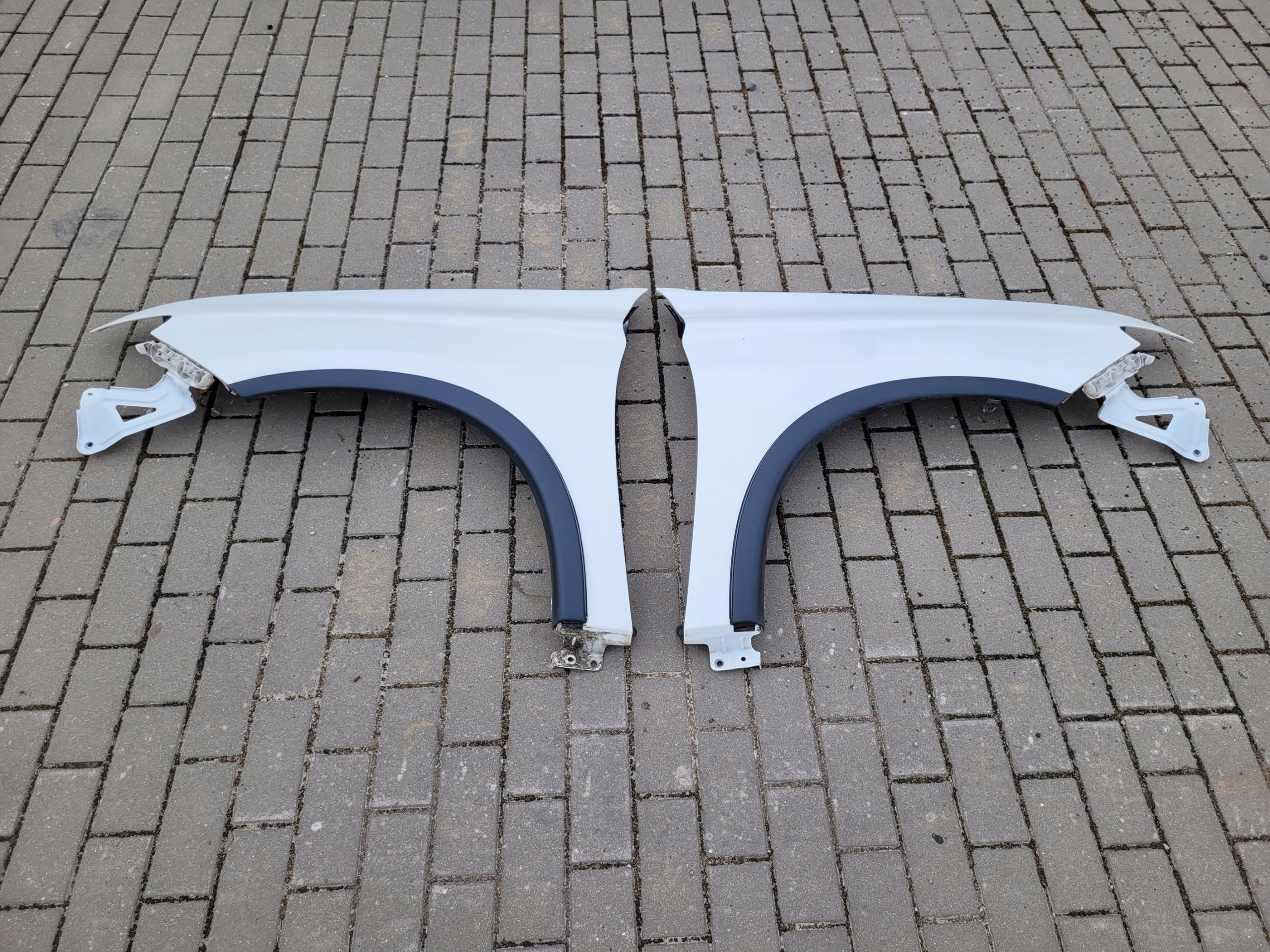 fender front front left MITSUBISHI OUTLANDER 3 III W37