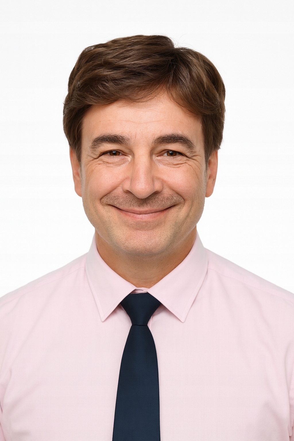 Krátká pánská paruka s ofinou Sy 217 v barvě hnědé Neessaja wigs shop