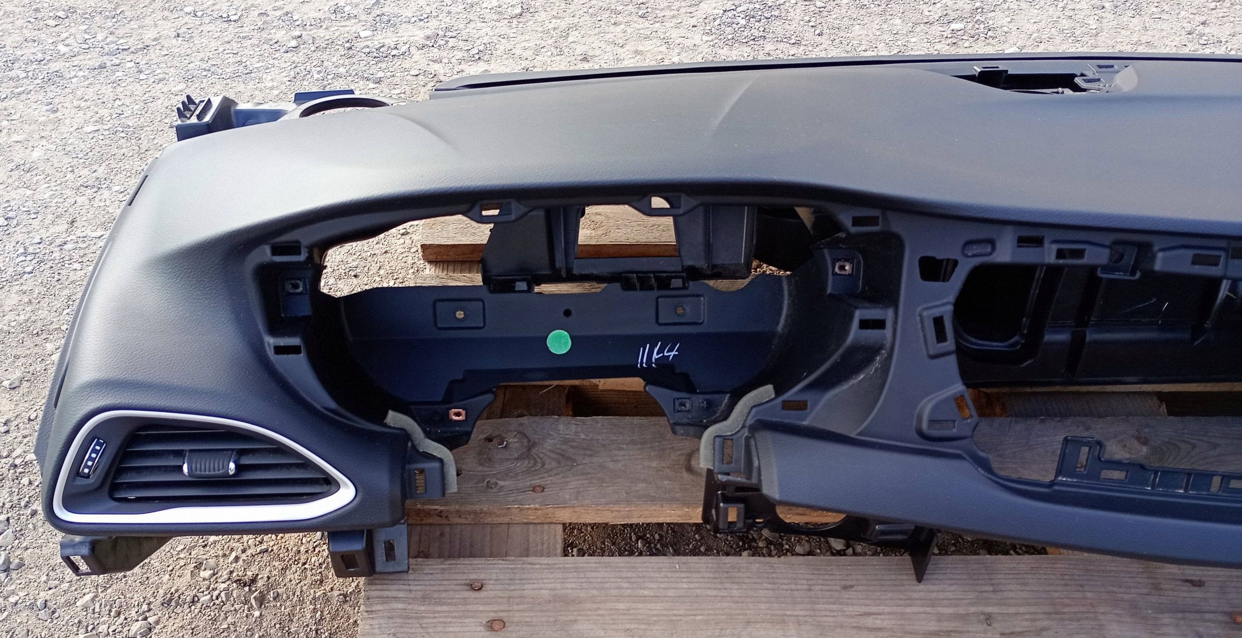 dashboard instrument panel console airbag airbag Chrysler Pacifica 2017