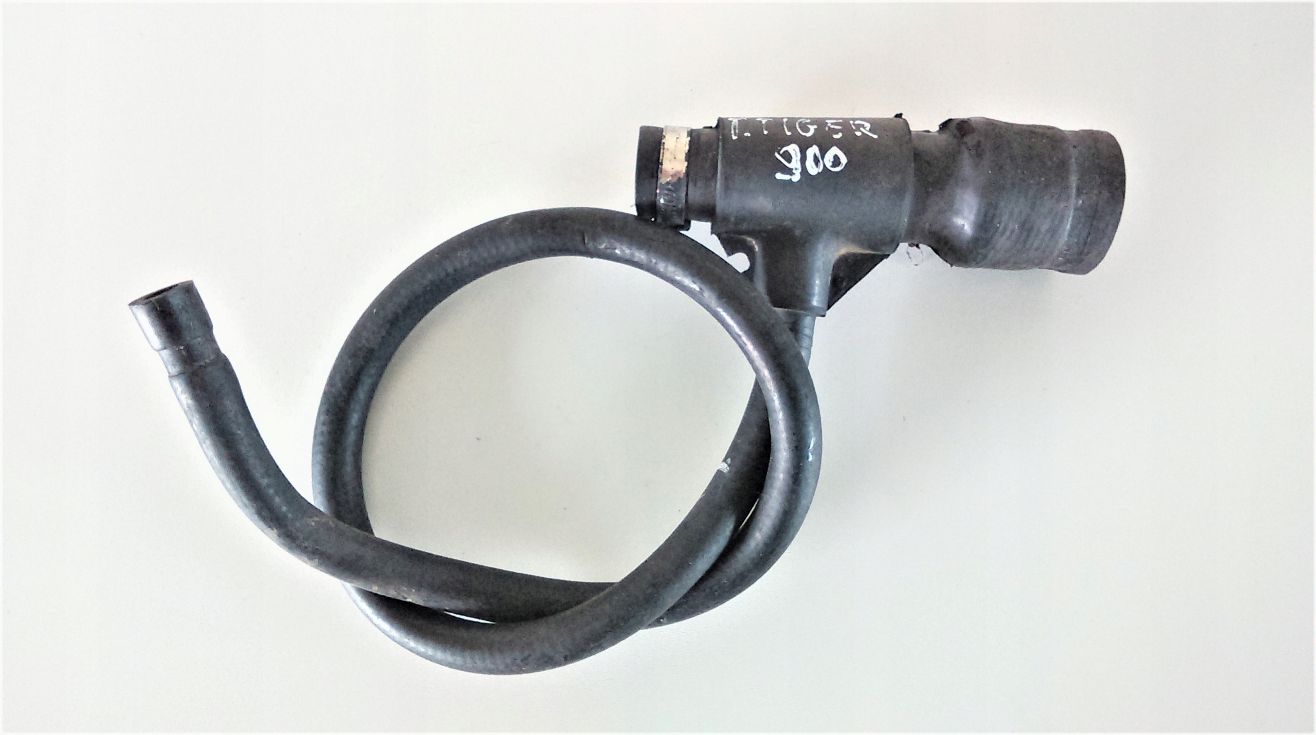 36521477 - TRIUMPH Tiger 900 шланг для води