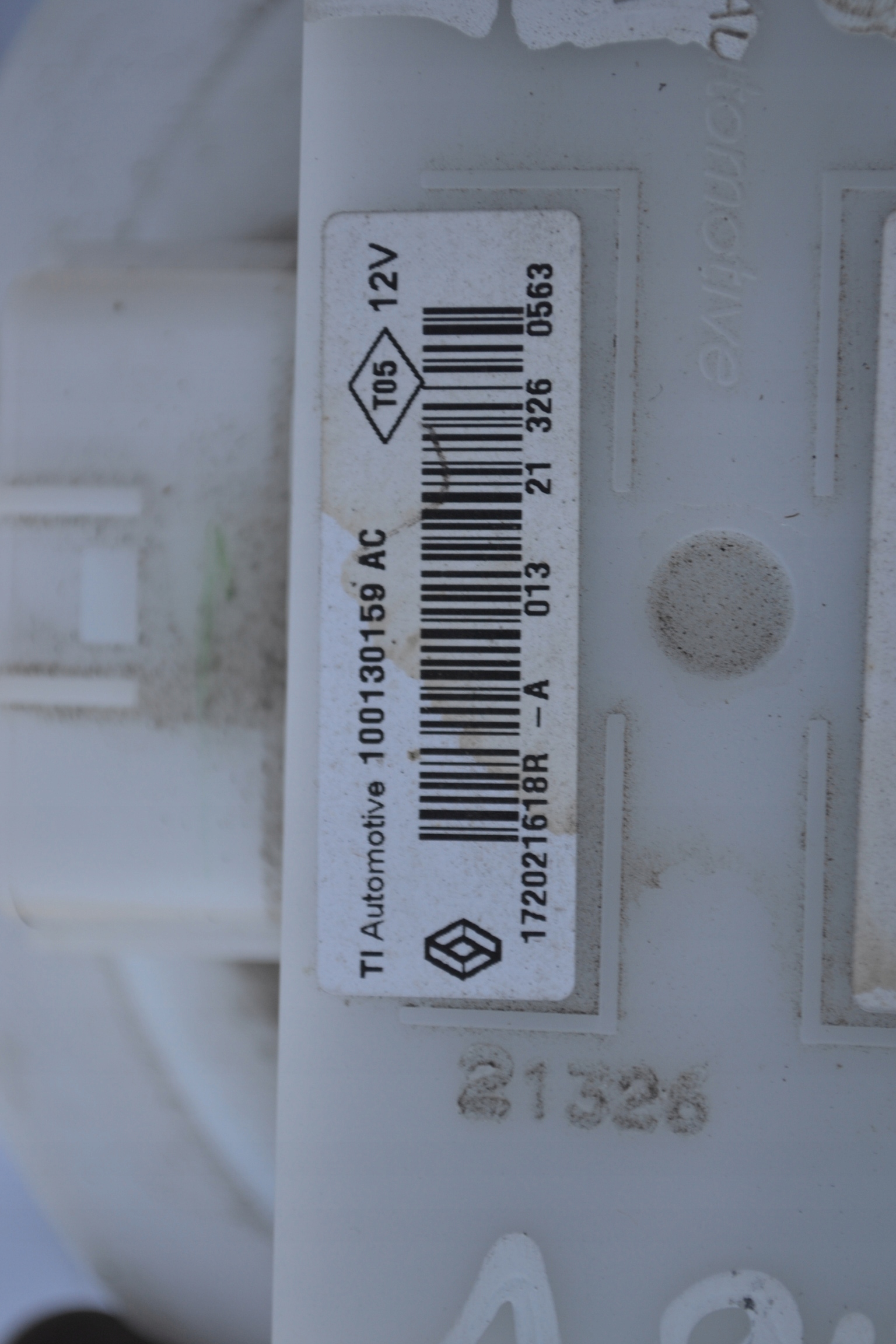 feed pump 1.0 sce 172021618r Renault Clio V 21r