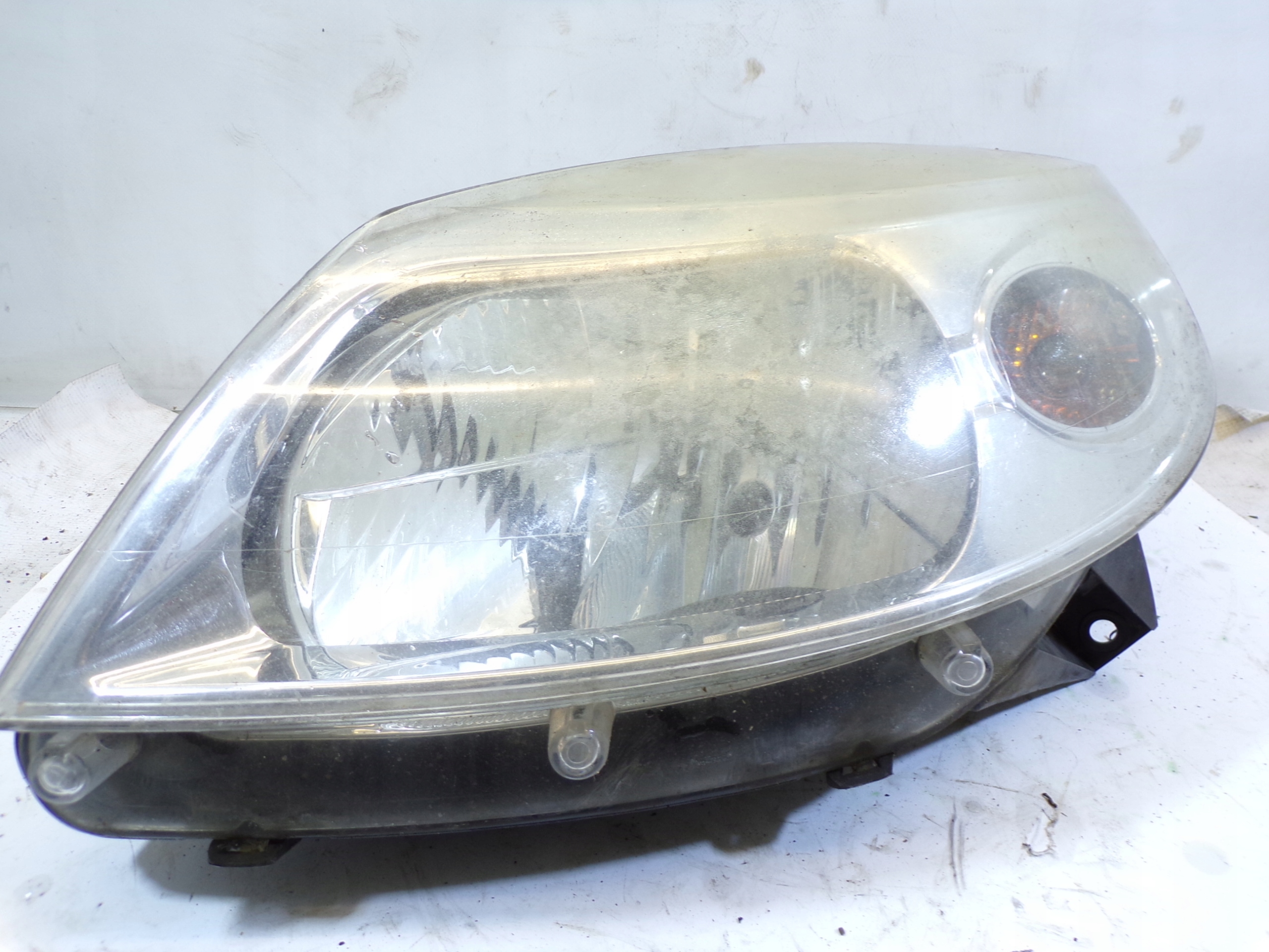 light front front left DACIA SANDERO 1 and (K) OPIS