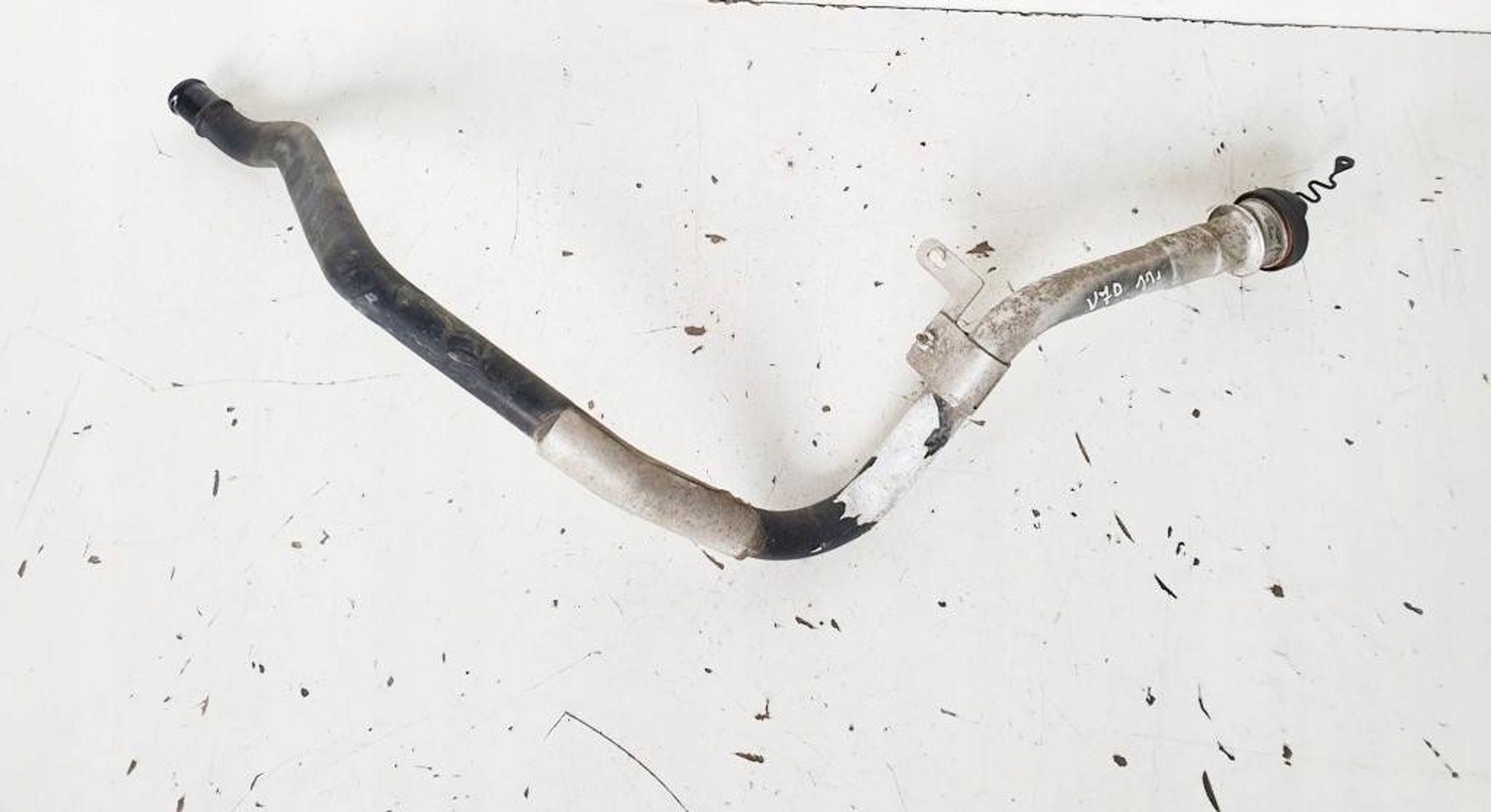 Volvo V70 III 2011r 2.0 D3 Rura wlewu paliwa