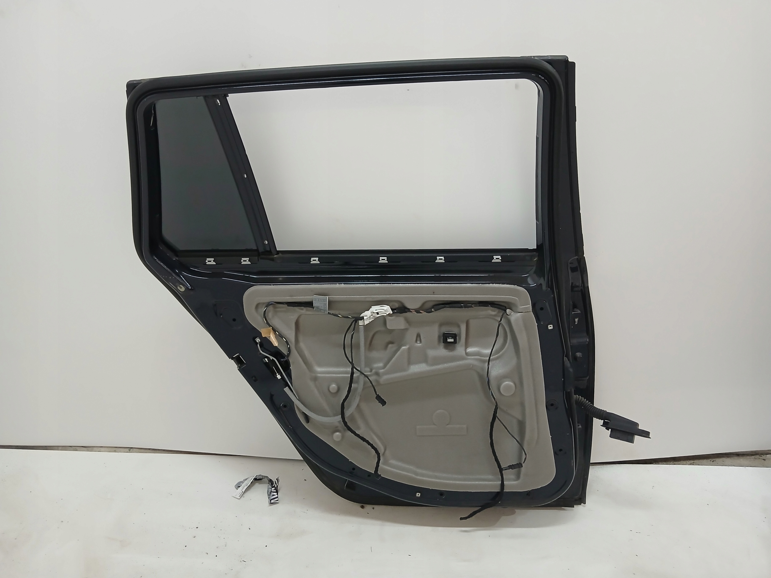 ajtó bal hátsó far BMW E61 CARBONSCHWARZ