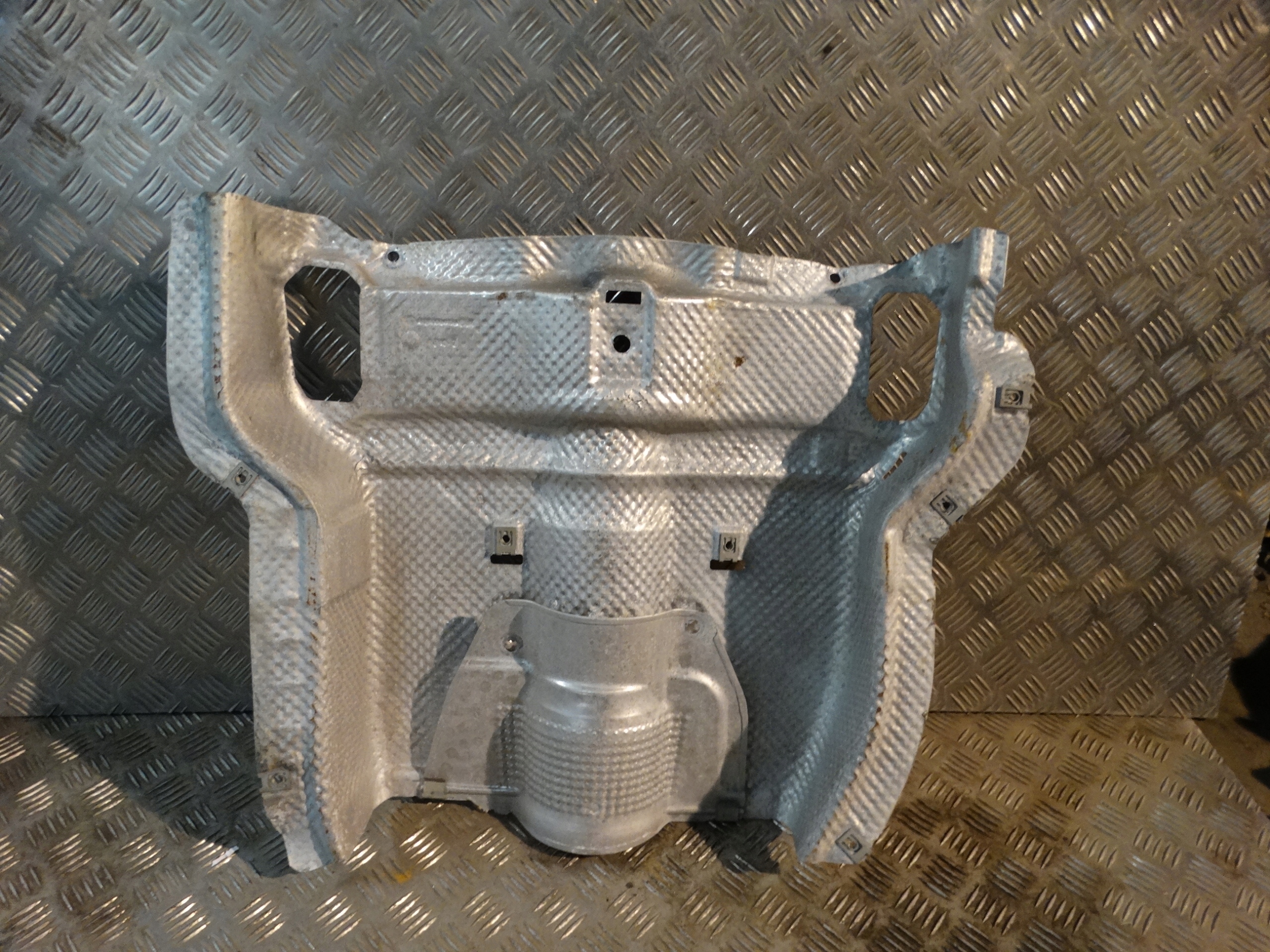 IDEALNA BLENDE ABDECKUNG TERMICZNA MERCEDES W167 1