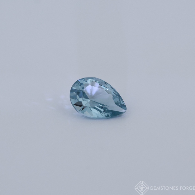 Spinel akvamarínová barva 7x5 mm výbrus pear, laboratorně vyrobený