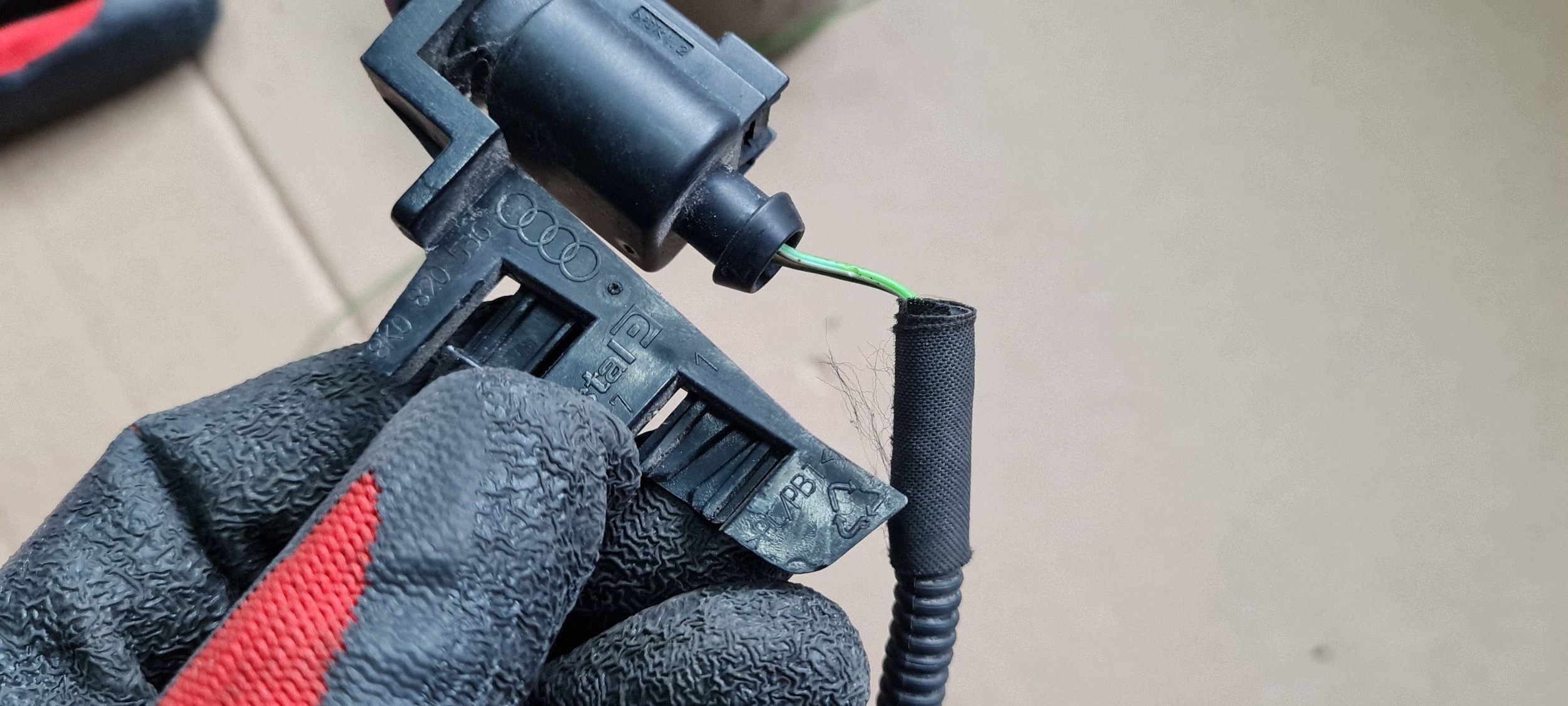 Q5 8R sensor TEMPERATURY ZEWNETRZNEJ connecting spoiler 8Z0820535 A4 B8 A5 A6
