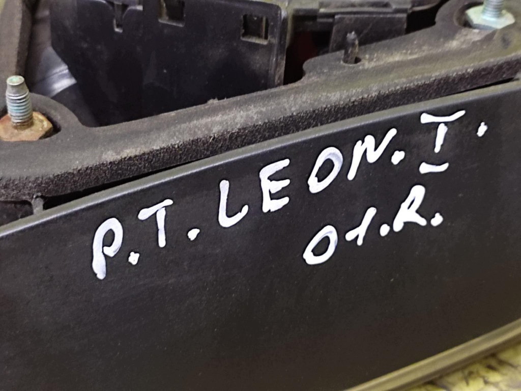 SEAT LEON and light right rear part 1M6945112