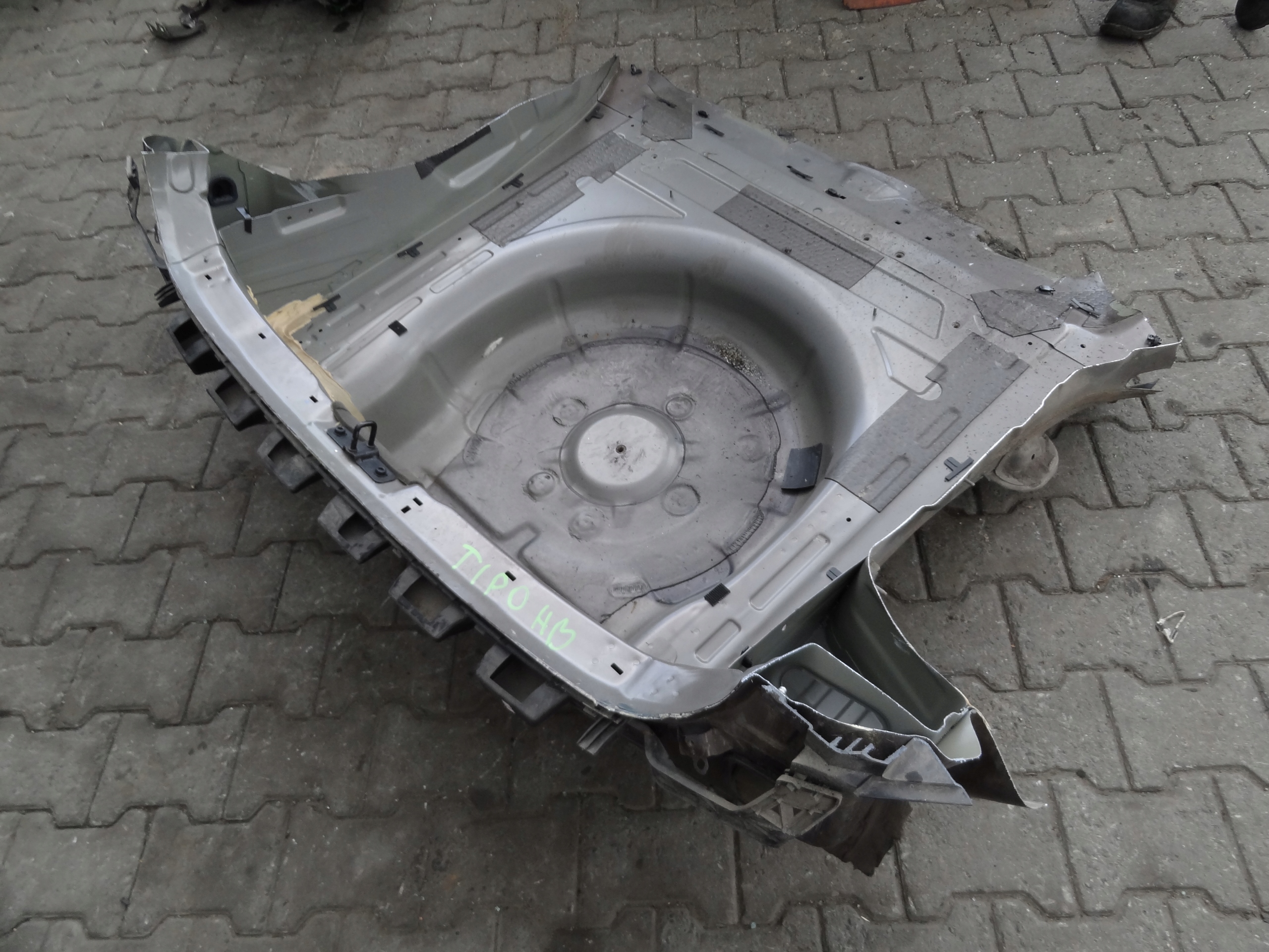 FIAT TIPO II 2017 HATCHBACK PAS TYLNY Z PODLOGA SCIANA TYLNA ORYGINAL Typ samochodu Samochody osobowe