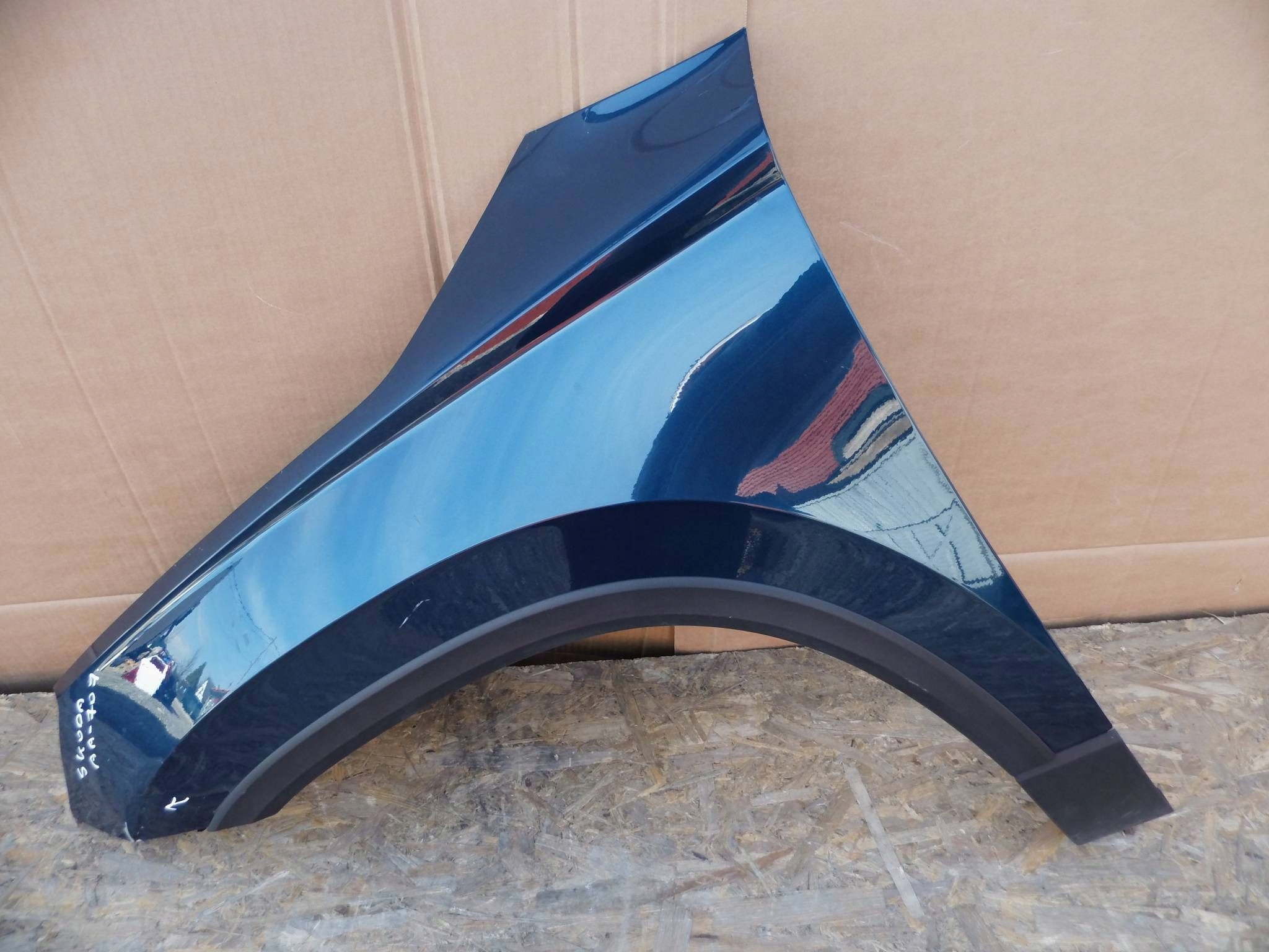 Skoda Karoq 2017+ fender left front front moulding cap 57A