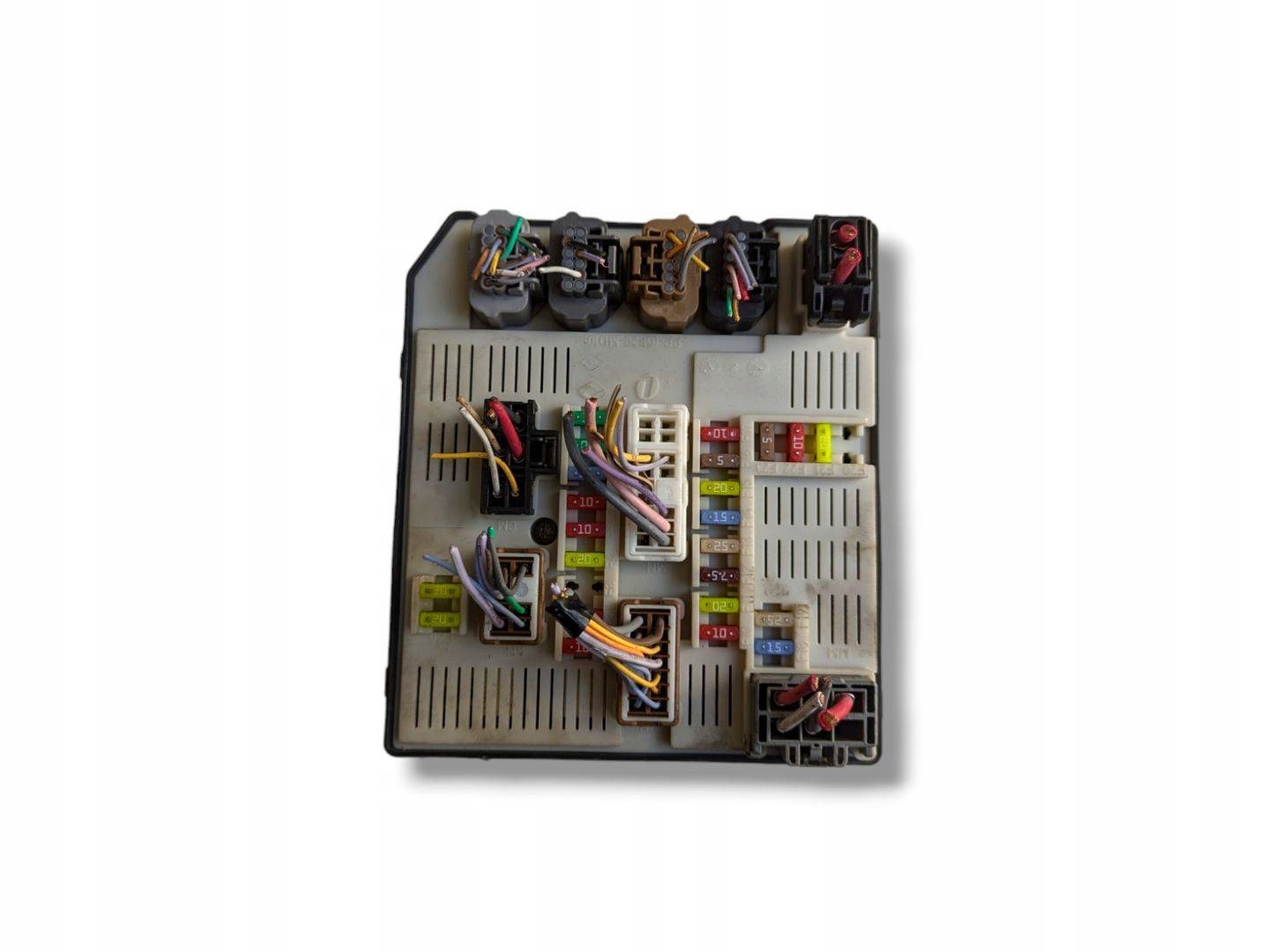 Module fusibles Renault Megane 3 2009 284B60008R