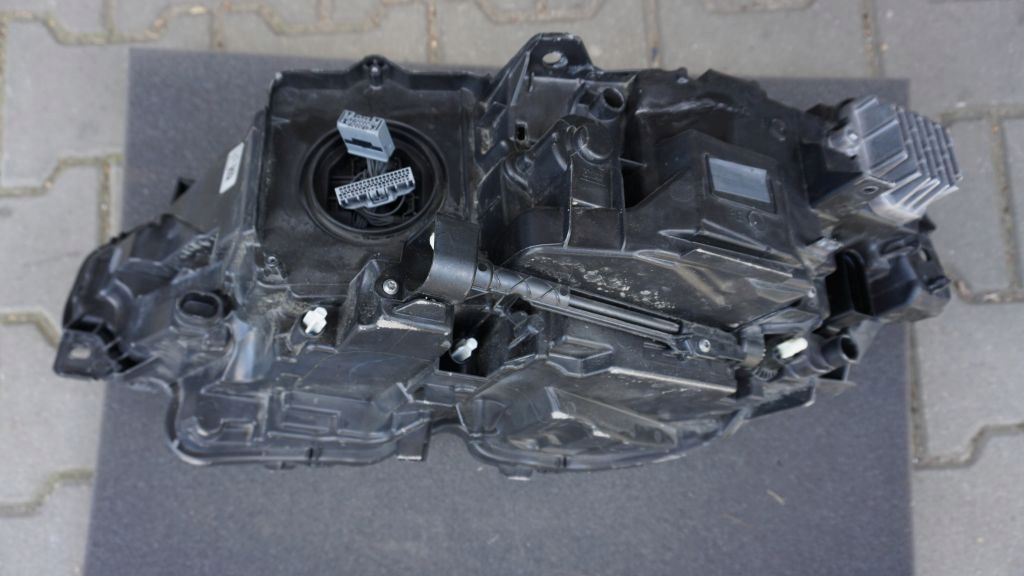 VOLVO S90 V90 CC - light right front MID LED