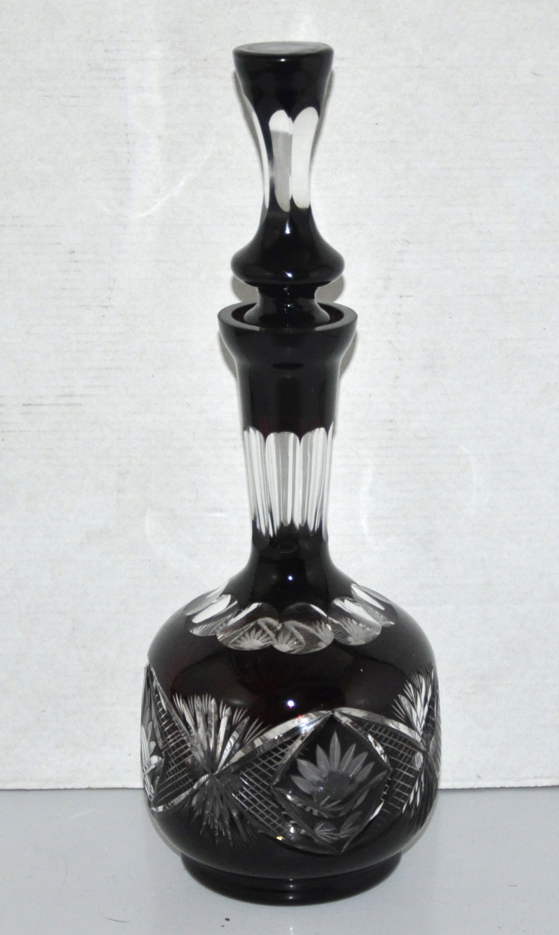 SZKŁO PRL KARAFKA CZERWONA