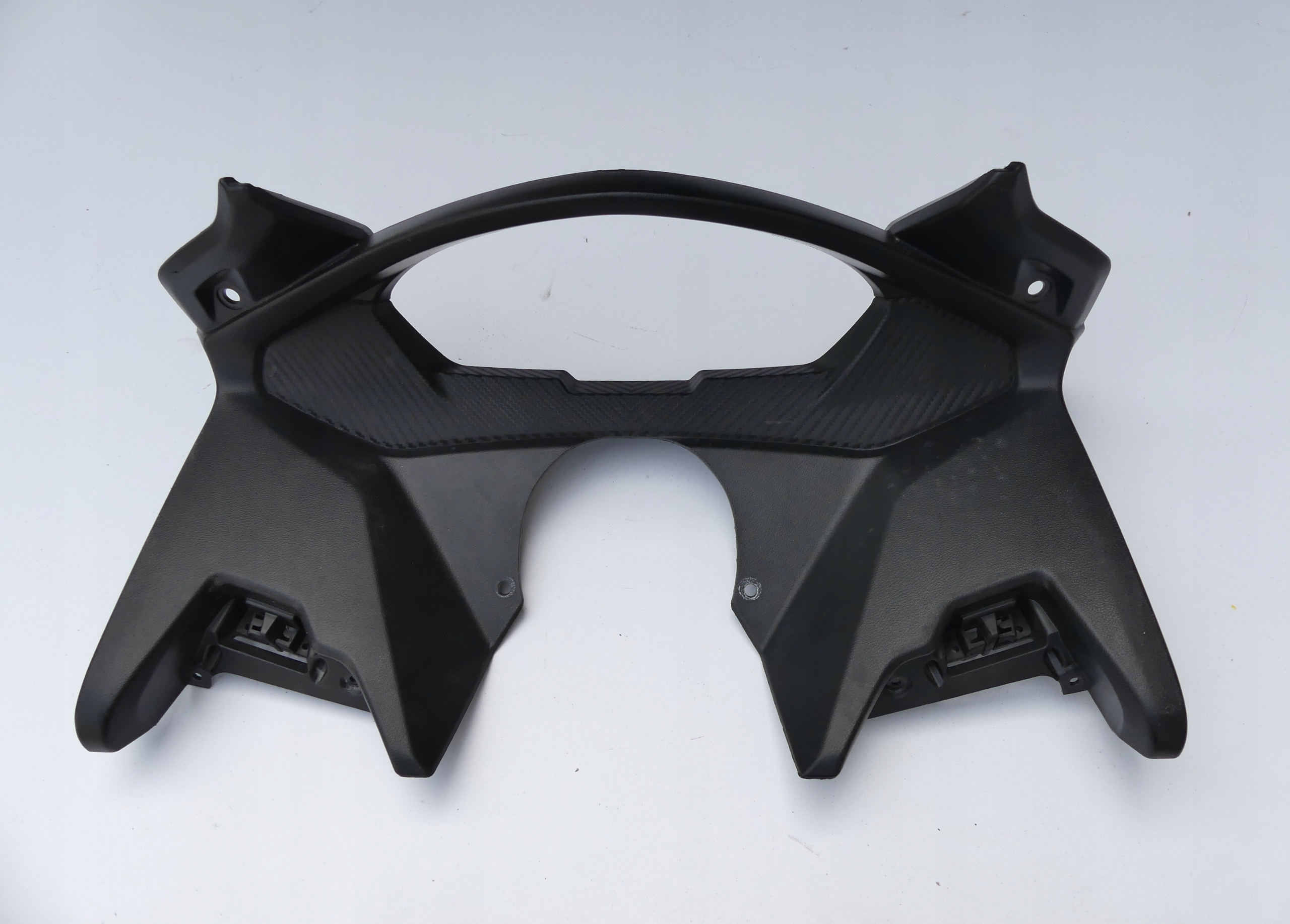 ЗАПОЛНЕНИЕ ОБТЕКАТЕЛЯ КАПОТА SUZUKI BURGMAN 400 18+