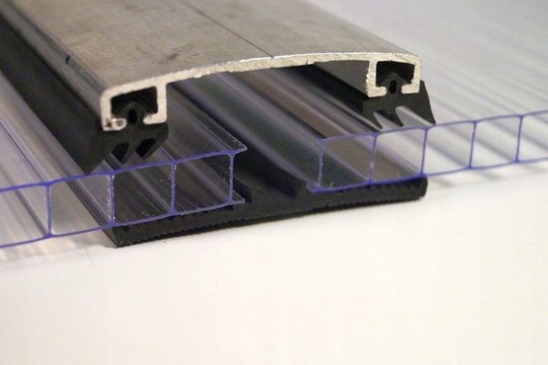 Uszczelka, uszczelki do poliwęglanu, samoprzylepna dolna SD13 - 5 cm Kod producenta SD13