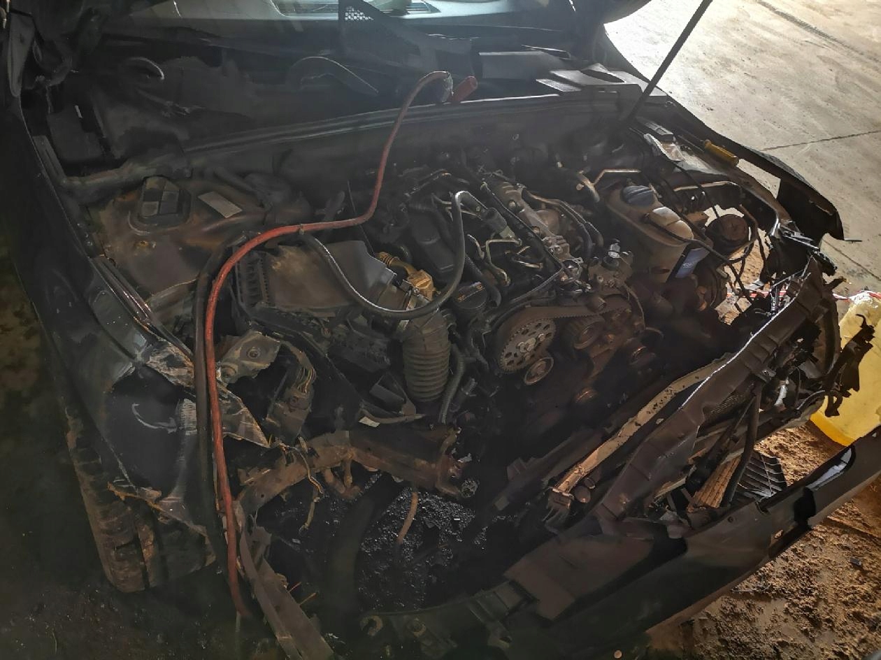 Audi A4 клапан EGR 2009 2.0л