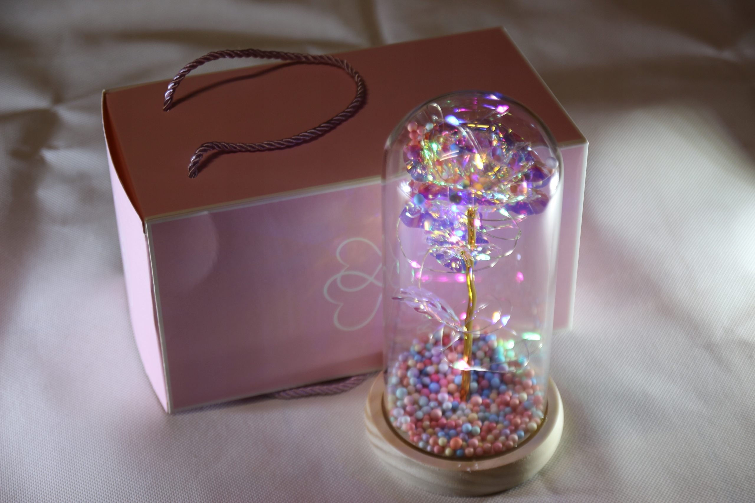 MaGiA RÓŻA W SZKLE PREZENT ŚWIECĄCA LED Walentynki Wysokość 22 cm