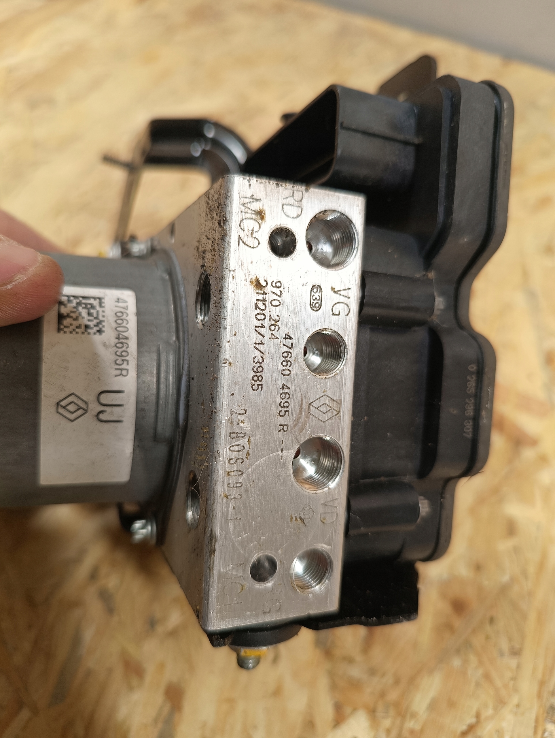 pump ABS brake RENAULT 476604695R