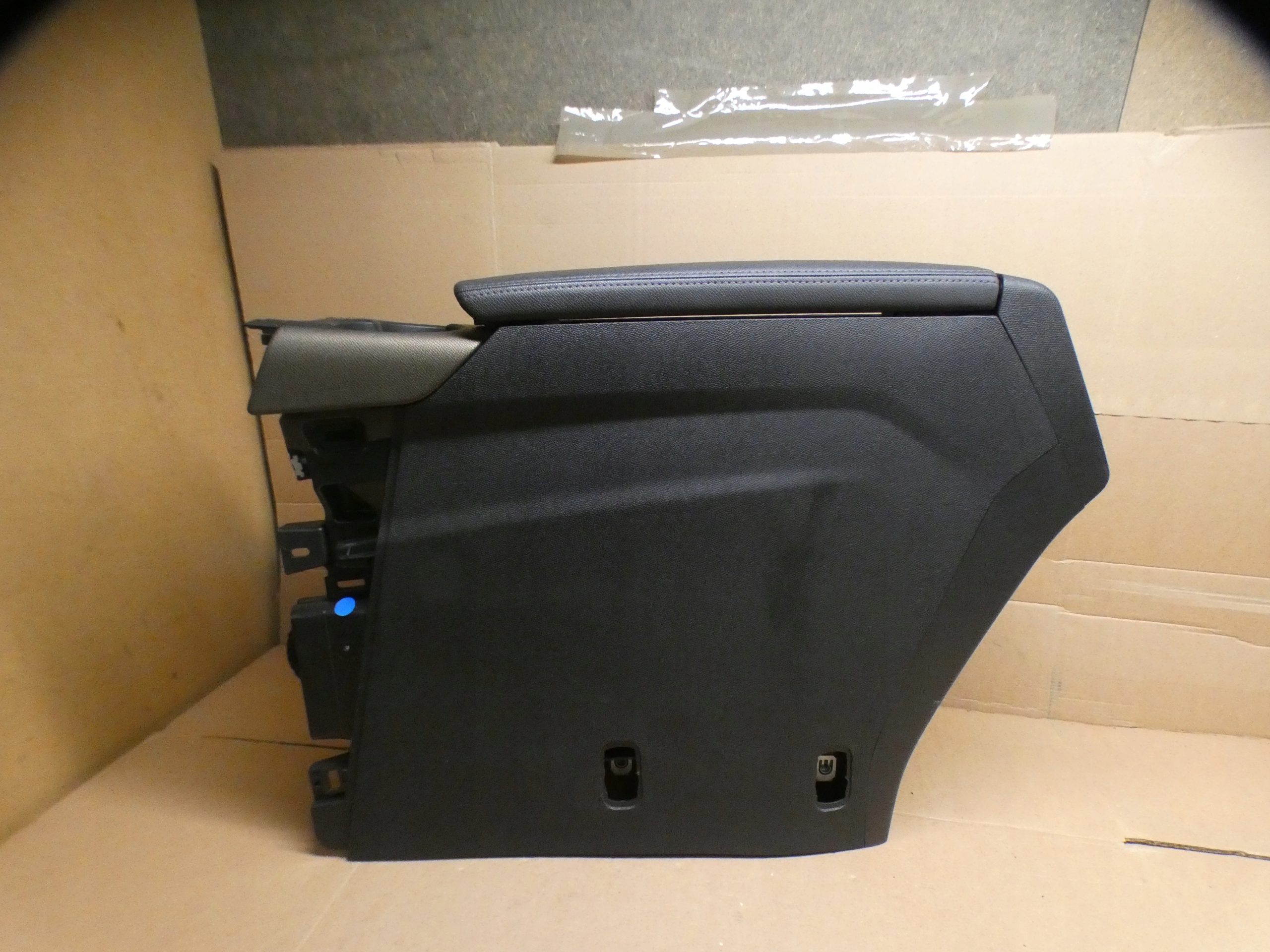 DS DS7 CROSSBACK CITROEN 2020 armrest passenger compartment TUNEL central