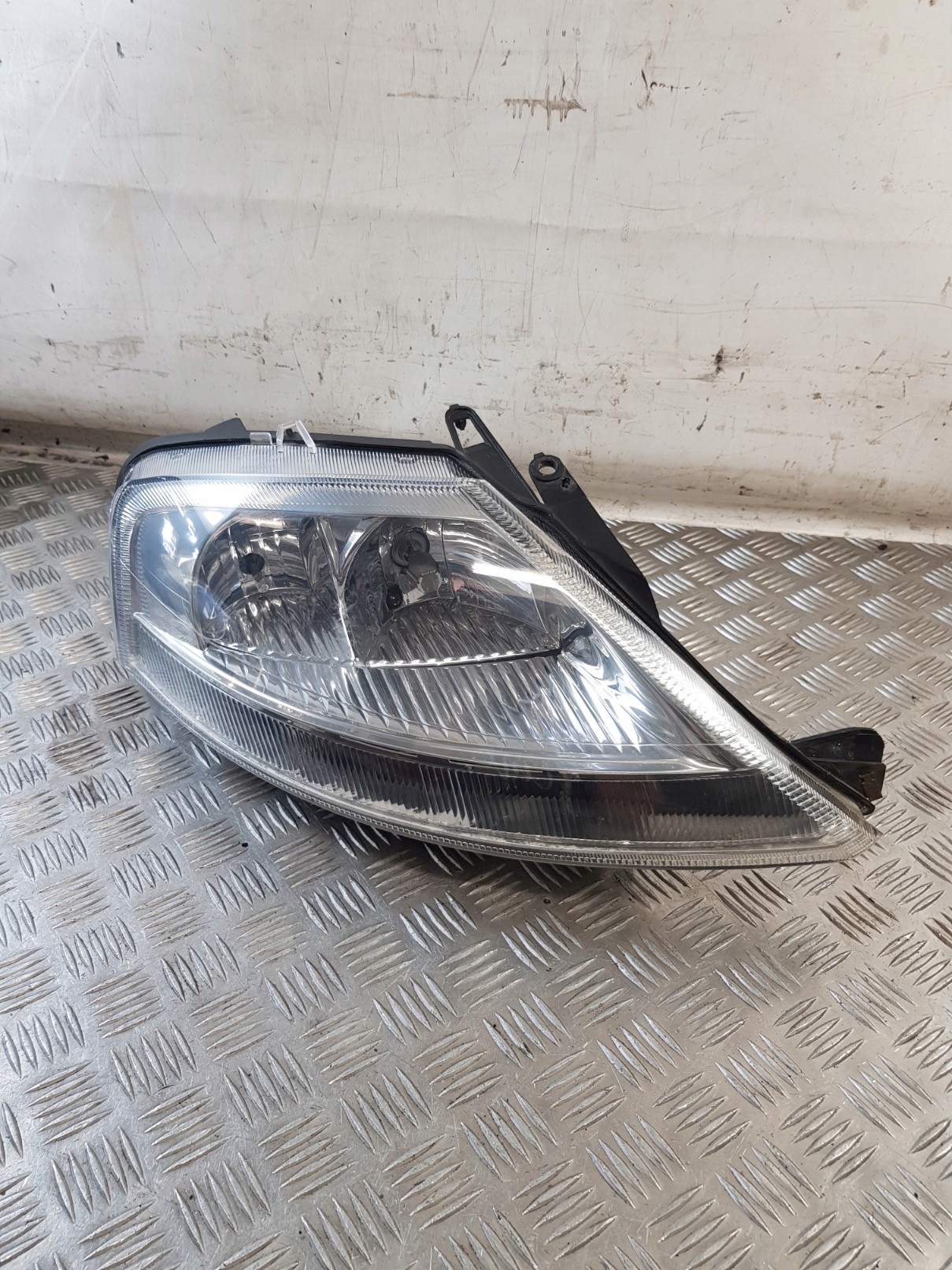 light right front TYC CITROEN C3 and 04R