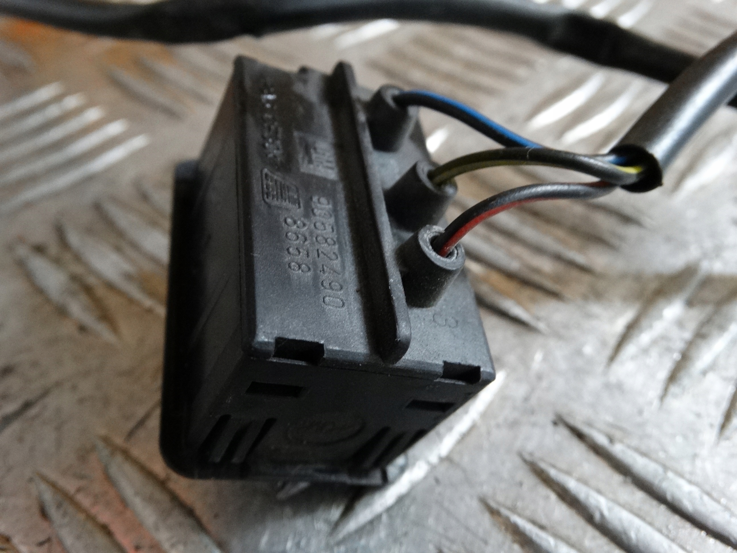Schütz Tür PRAWYCH OPEL COMBO C 90582490