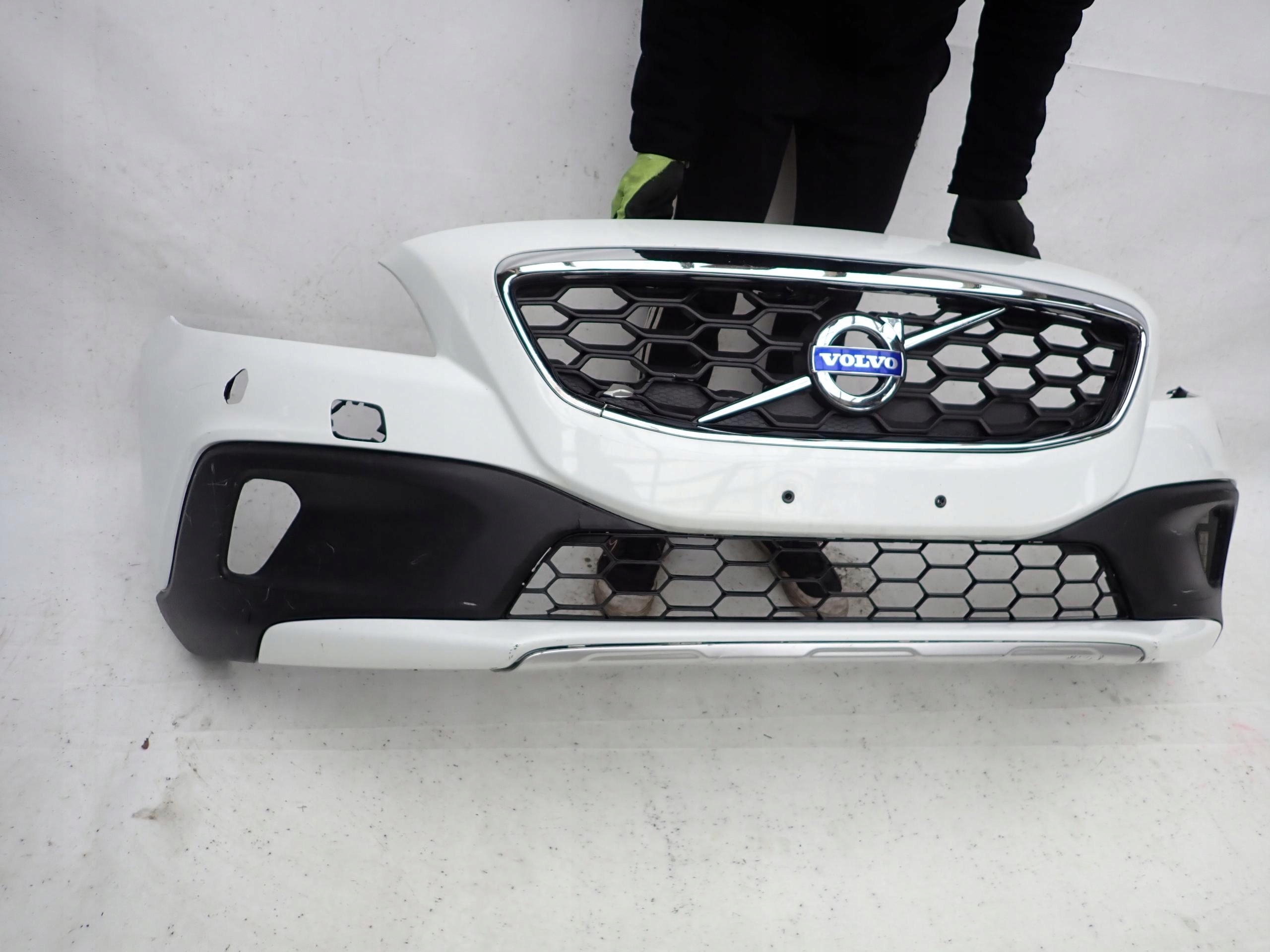 VOLVO XC40 CROSS COUNTRY 12- bumper front washer PDC