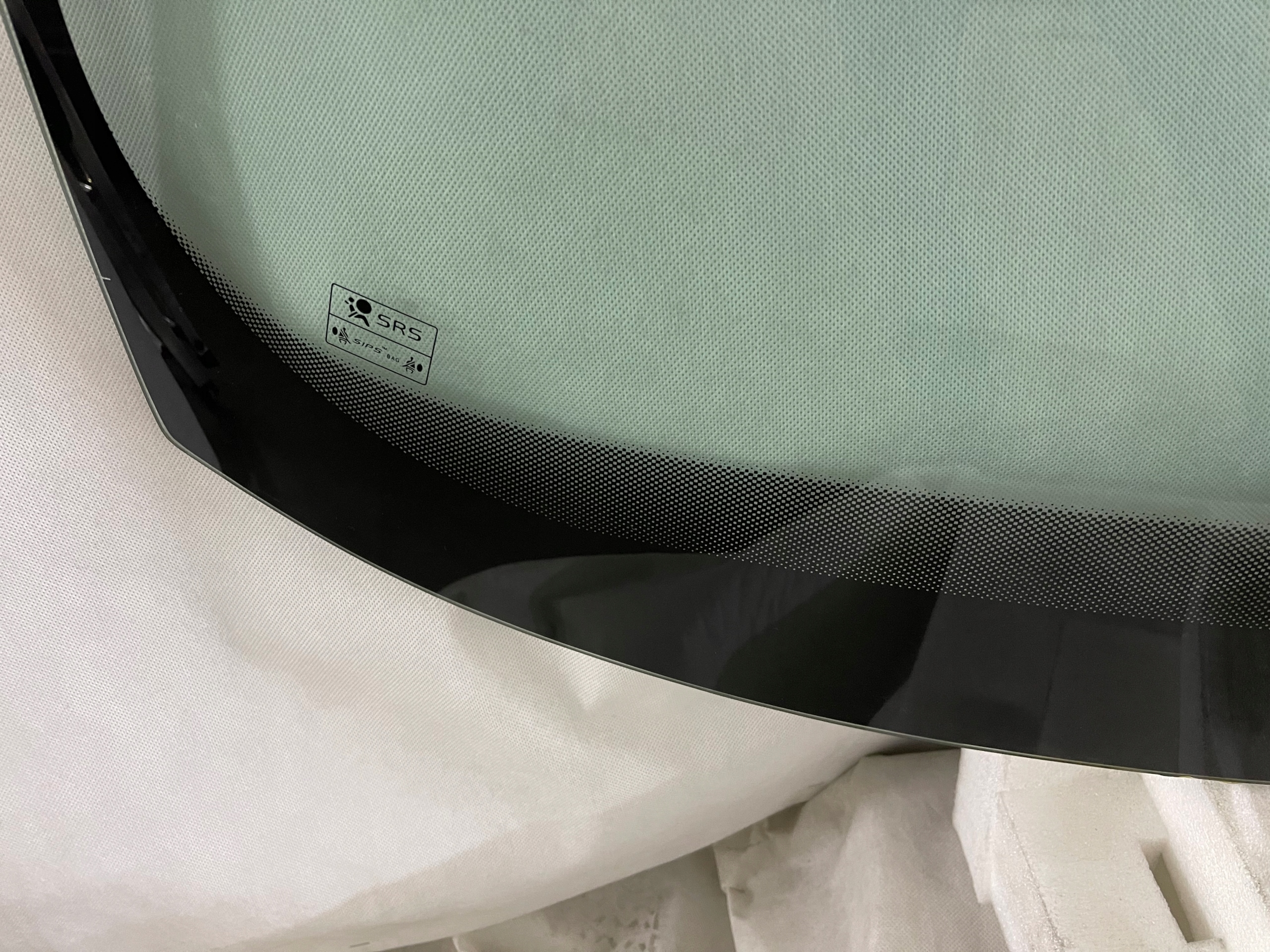 VOLVO S80 PO 2006 SZYBA PRZEDNIA CZOŁOWA NOWA Typ samochodu Samochody osobowe