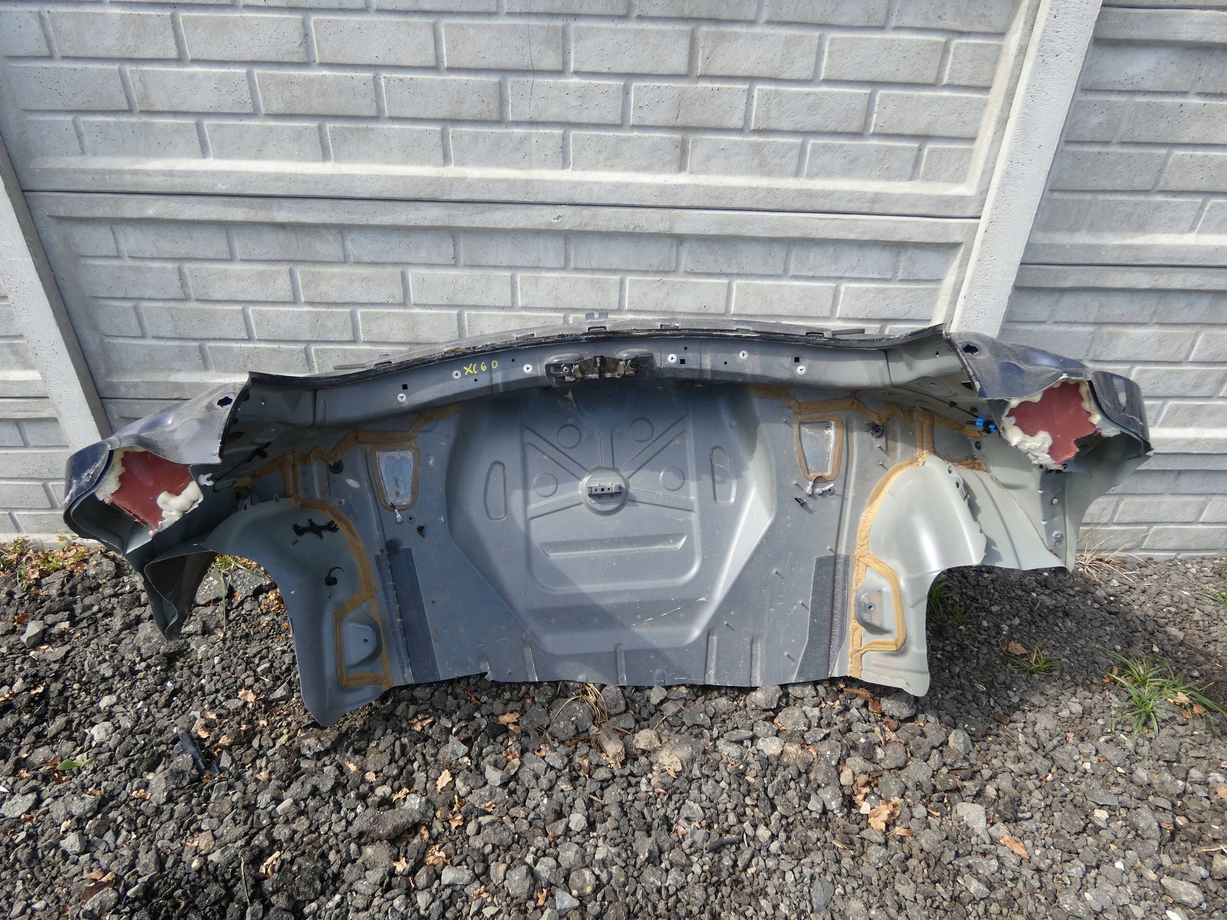 VOLVO XC60 and sump rear panel quarter rear part