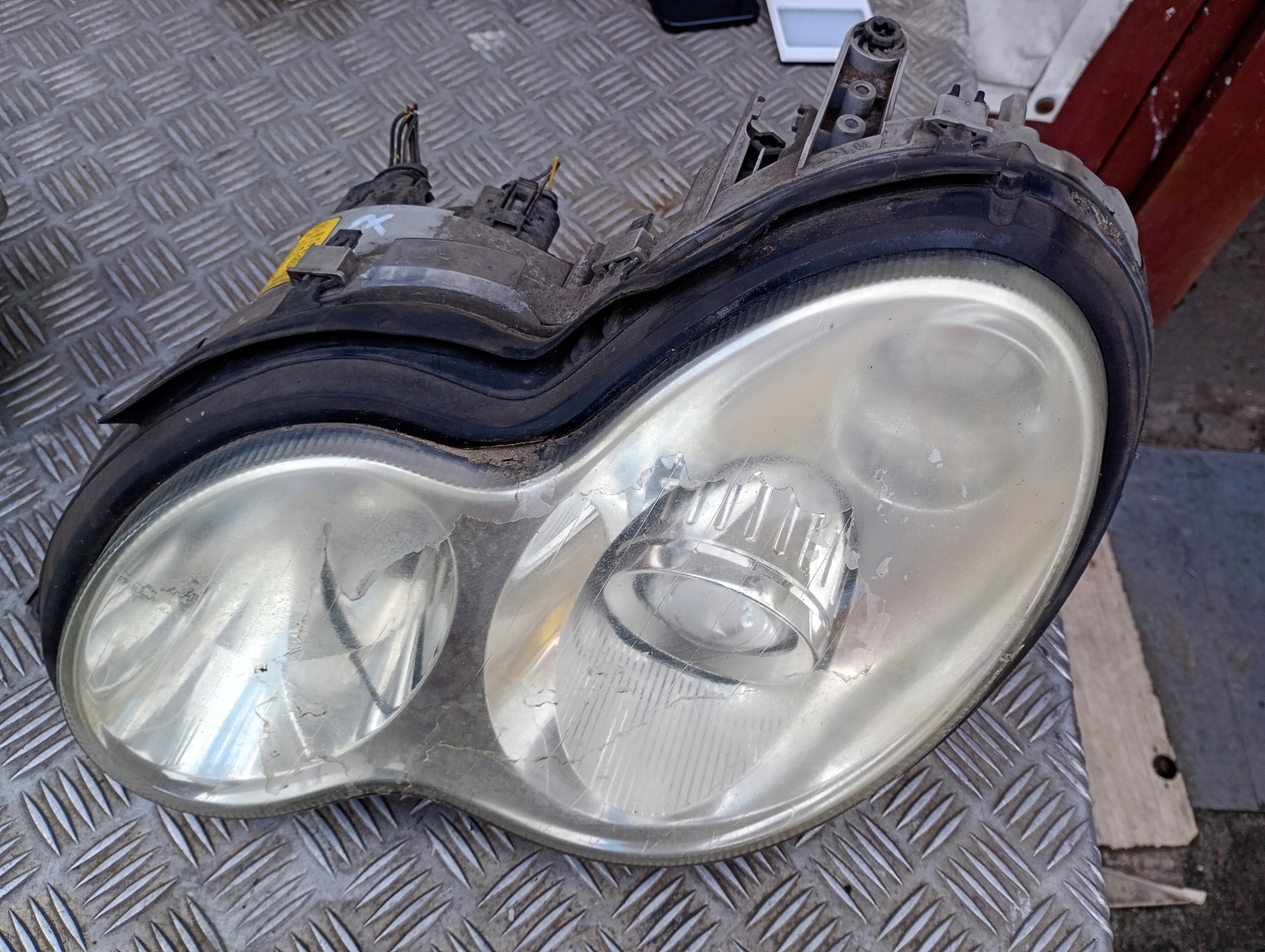 Licht links oder rechts Mercedes W203 lift C-klasa xenon Europa
