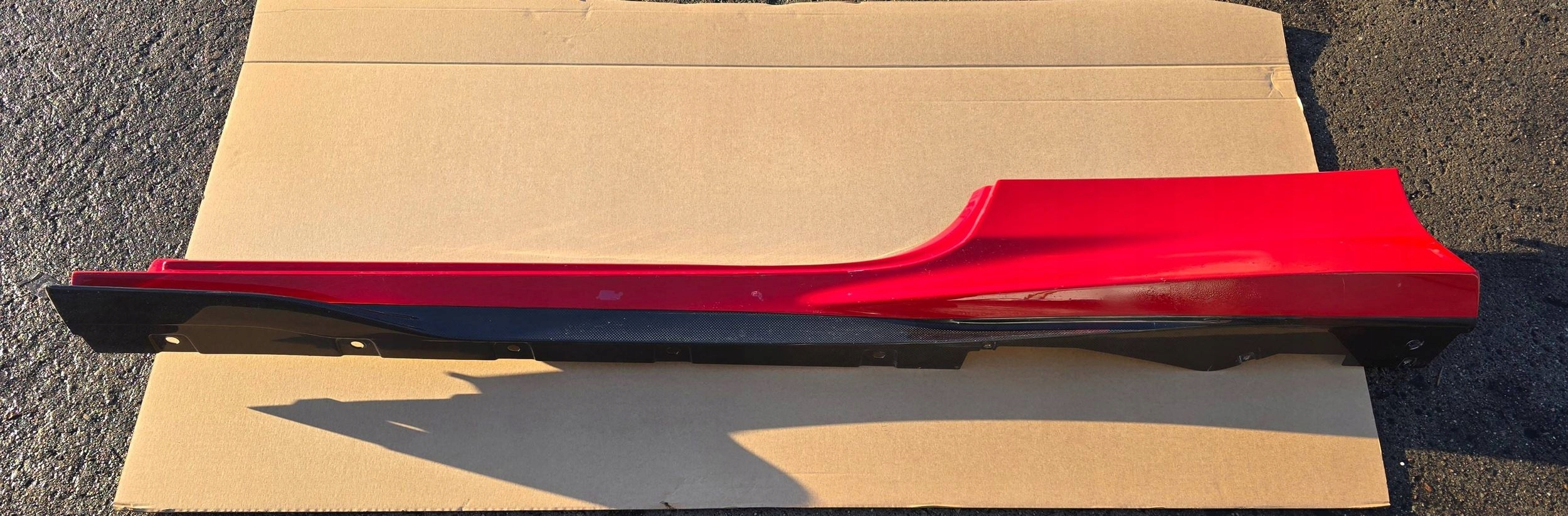 Ferrari F8 Tributo threshold left Carbon