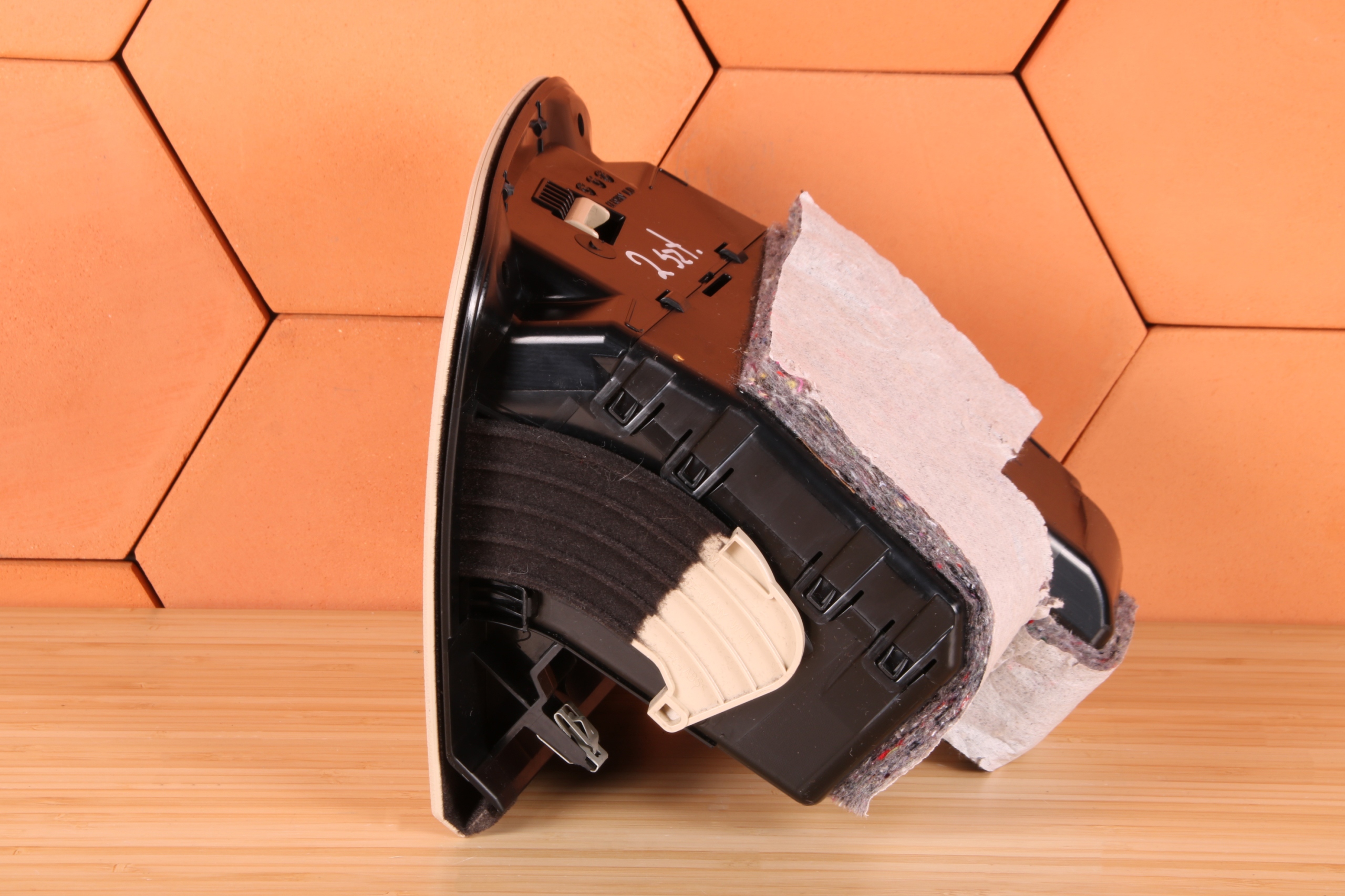 BMW G30 G31 G32 SCHOWEK DESKI KONSOLI KIEROWCY LEWY CANBERRABEIGE 6997930 Typ samochodu Samochody osobowe