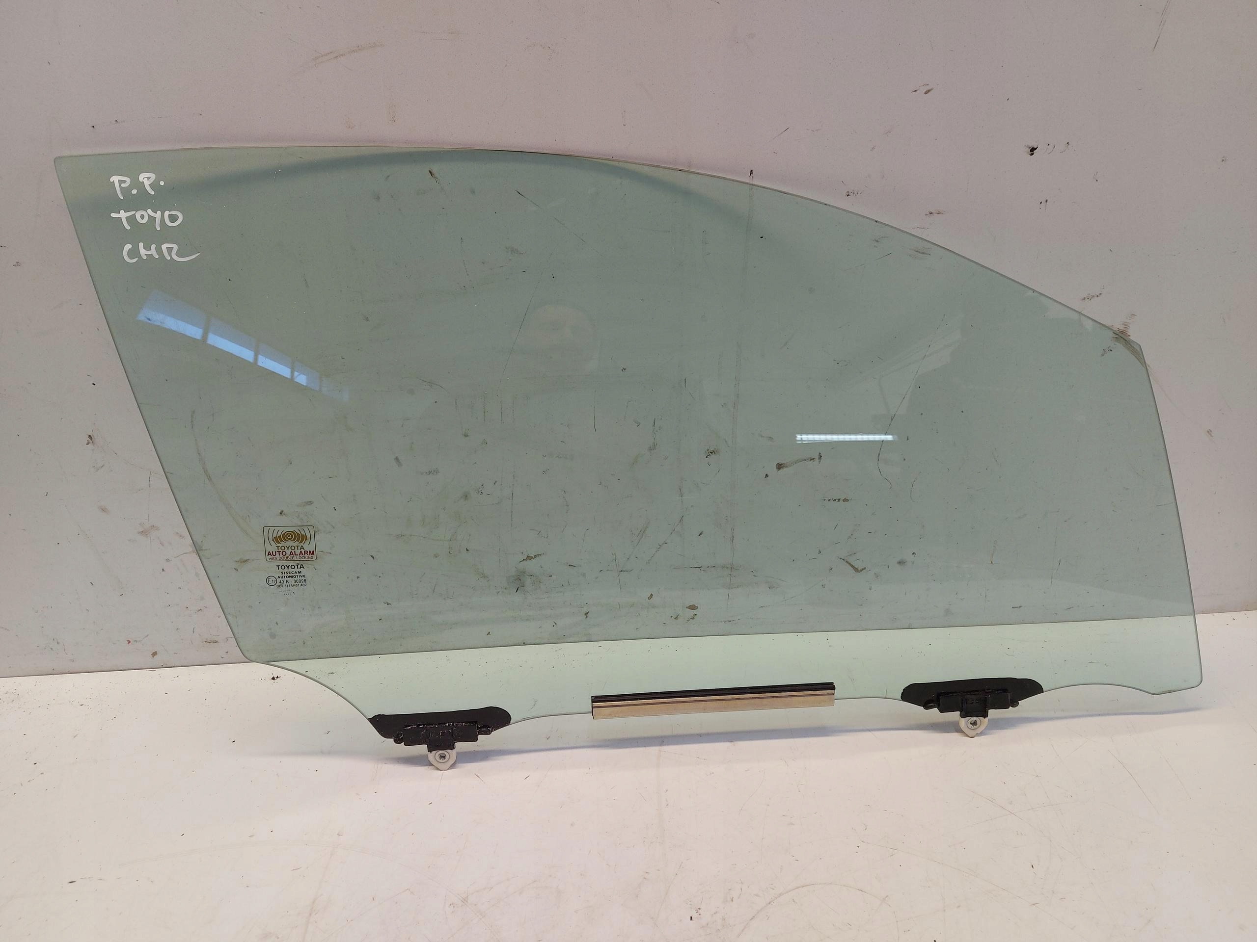 TOYOTA CHR SZYBA PRAWA PRZÓD