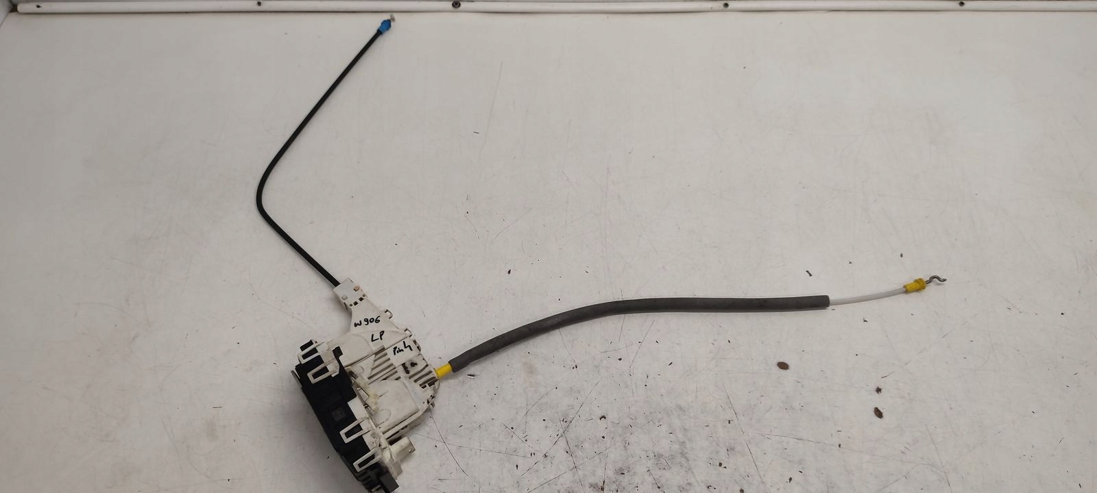 lock door front front left Mercedes Sprinter 906