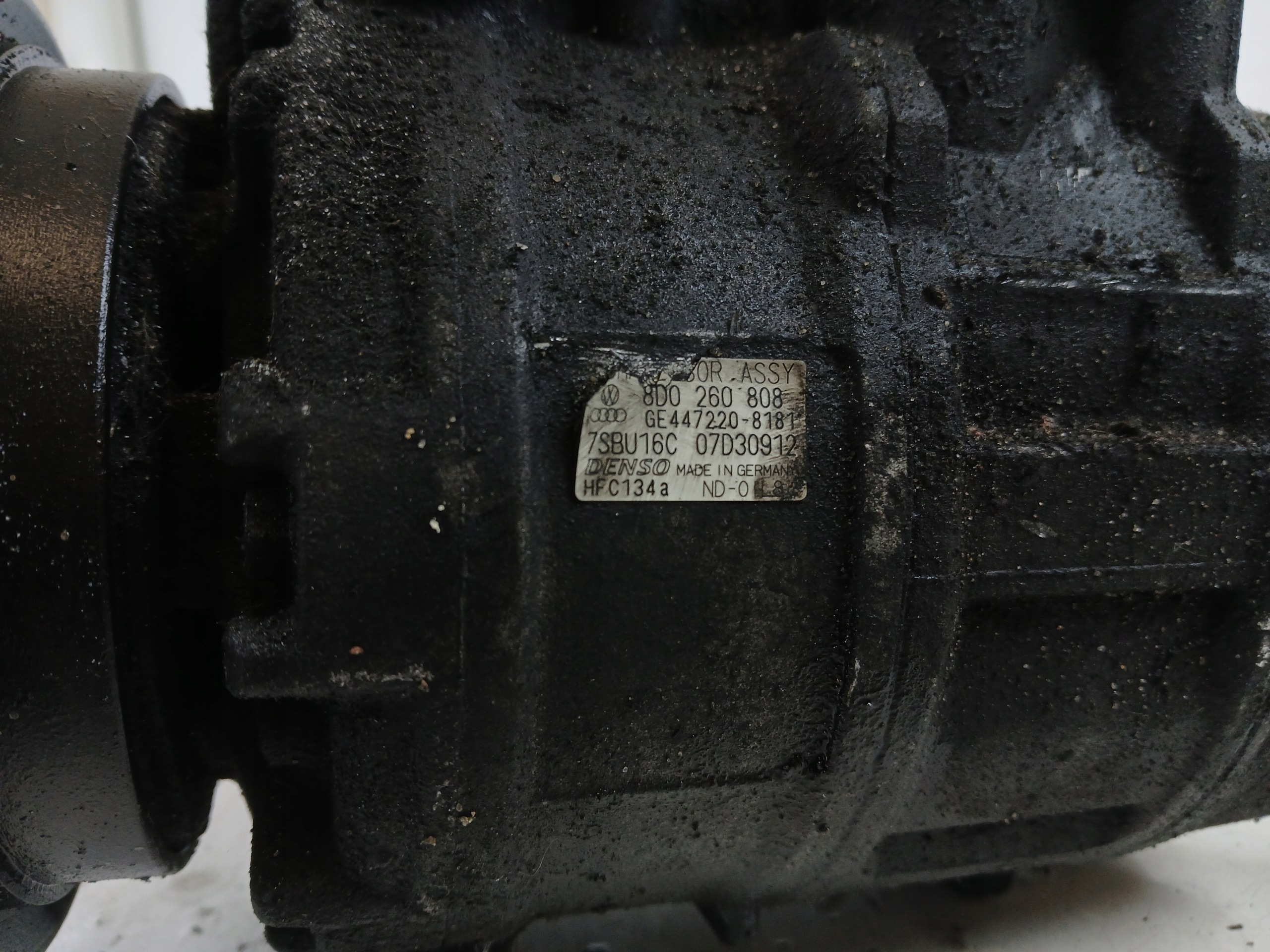 AUDI A4 B5 compressor; compressor of the air conditioning 8D0260808
