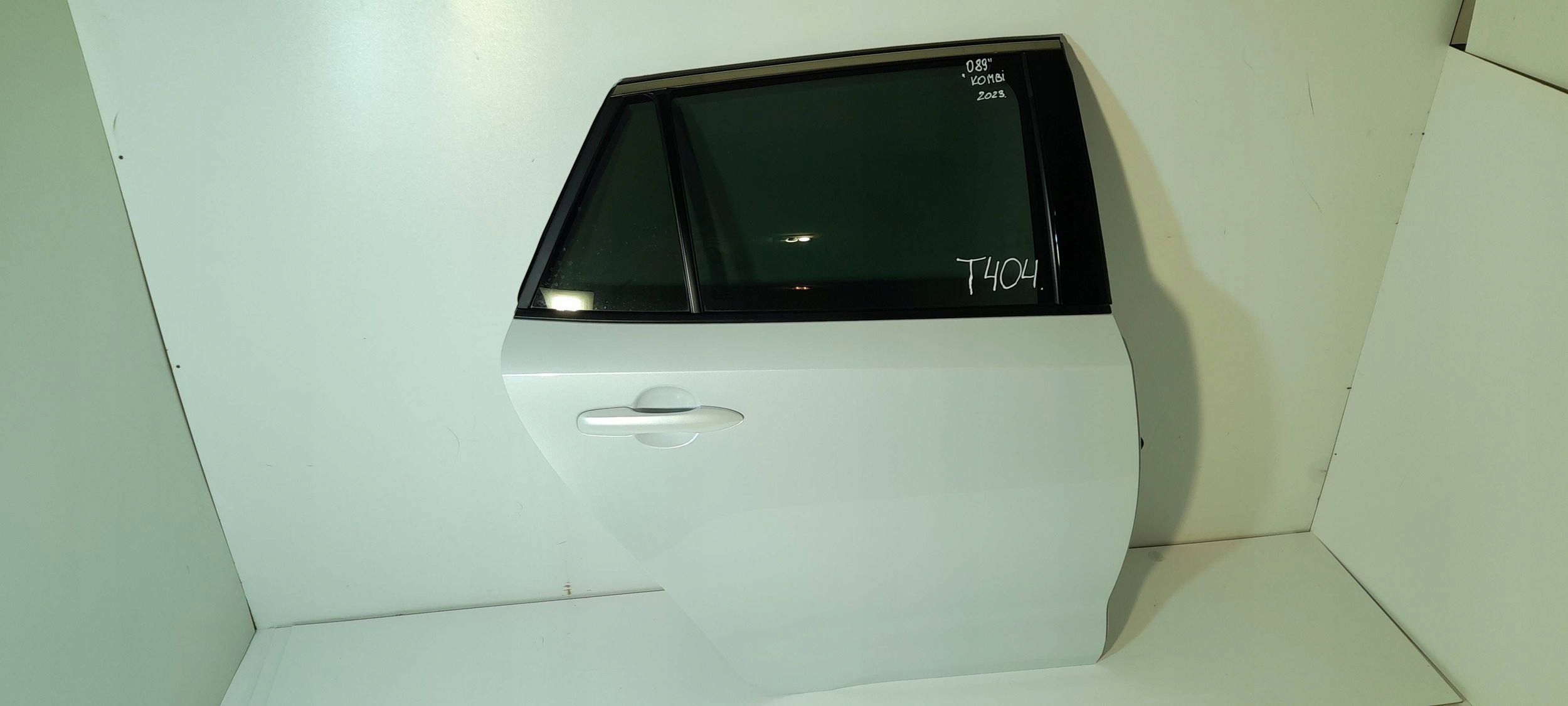 Toyota Corolla E21 Kombi door rear. right 089 (T404)