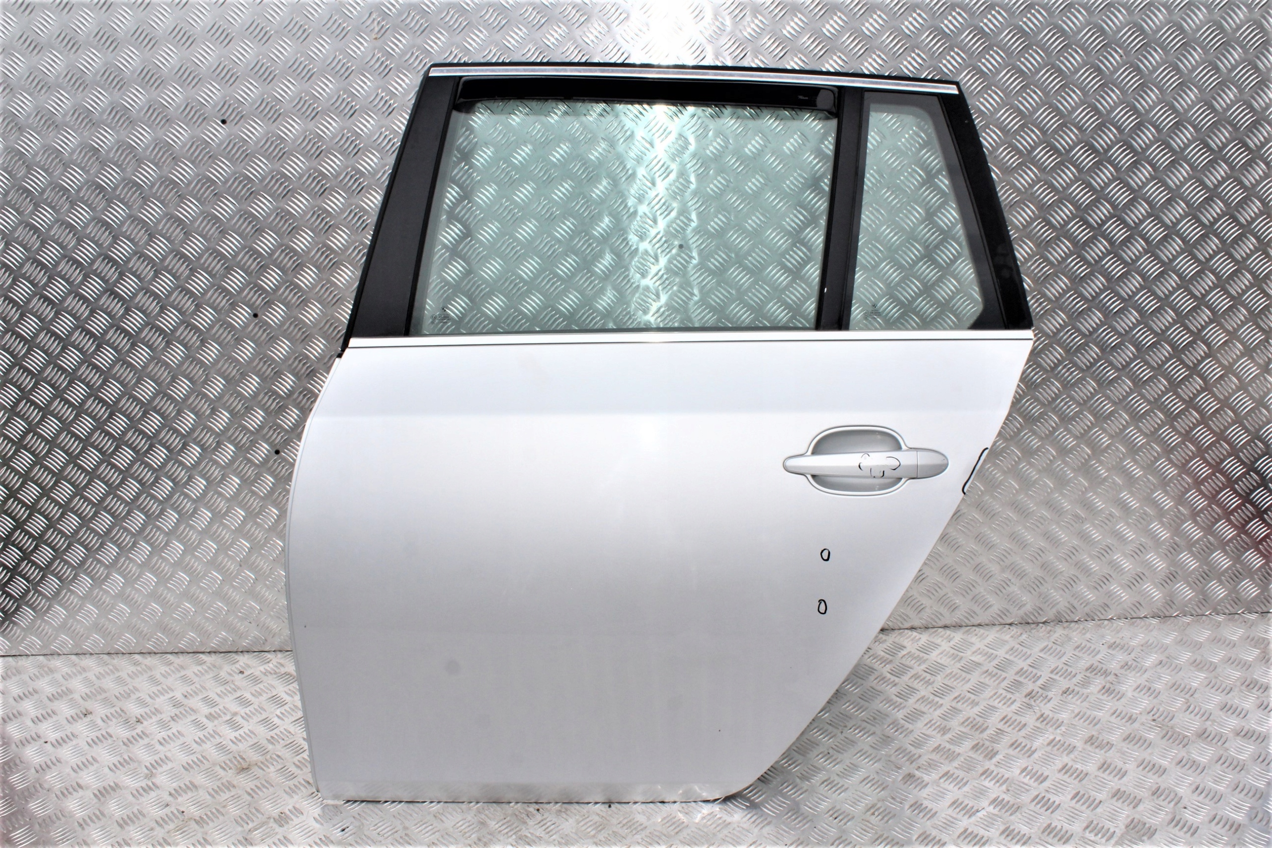 BMW 5 E61 DRZWI LEWY TYŁ TYLNE TITANSILBER 354