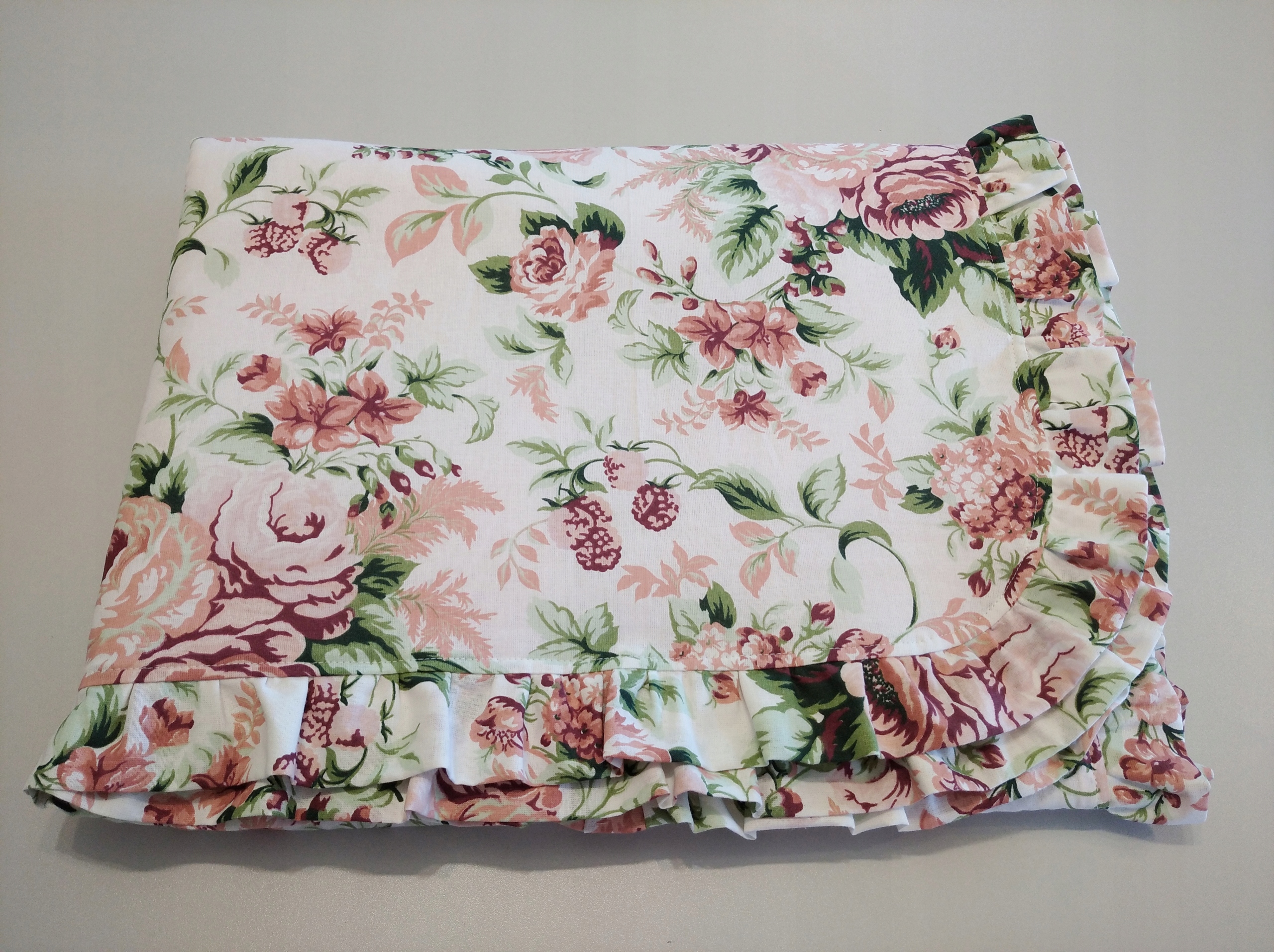 Narzuta 180 cm na łóżko dziecięce z falbanką kapa Szerokość produktu 110 cm