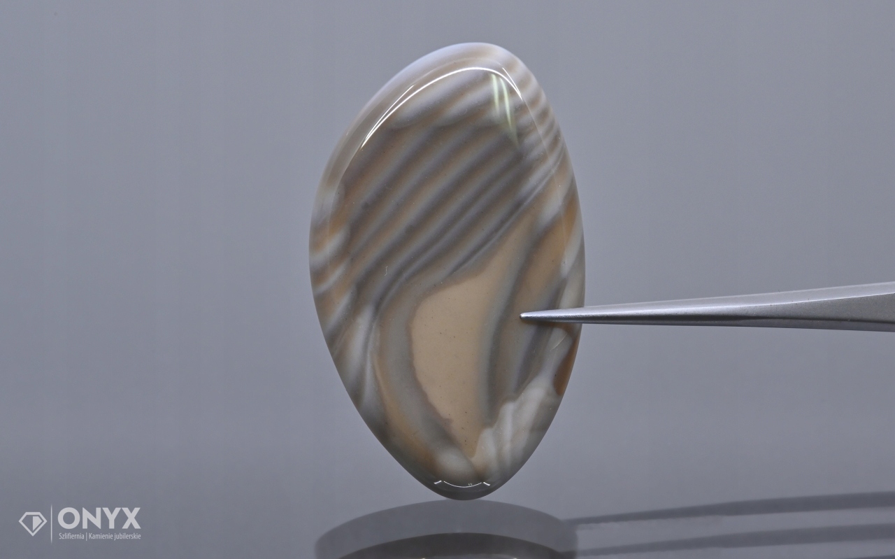 Křemík pruhovaný kabošon nepravidelný 40x24 mm