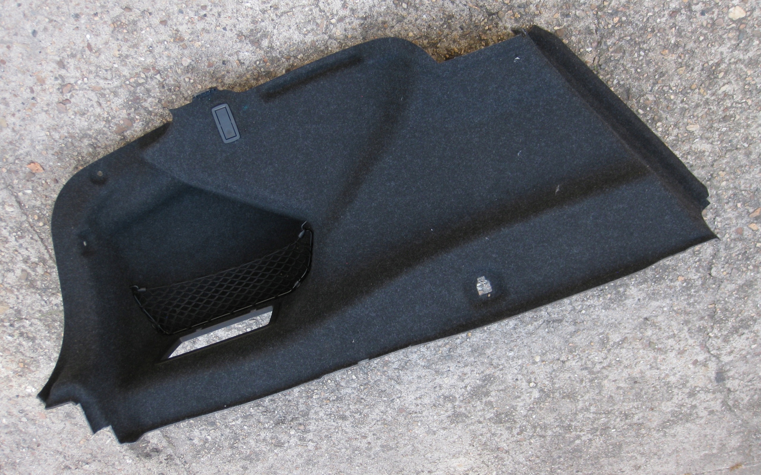 BMW 5 G30 3.0D 19R boot upholstery left rear part 7942875